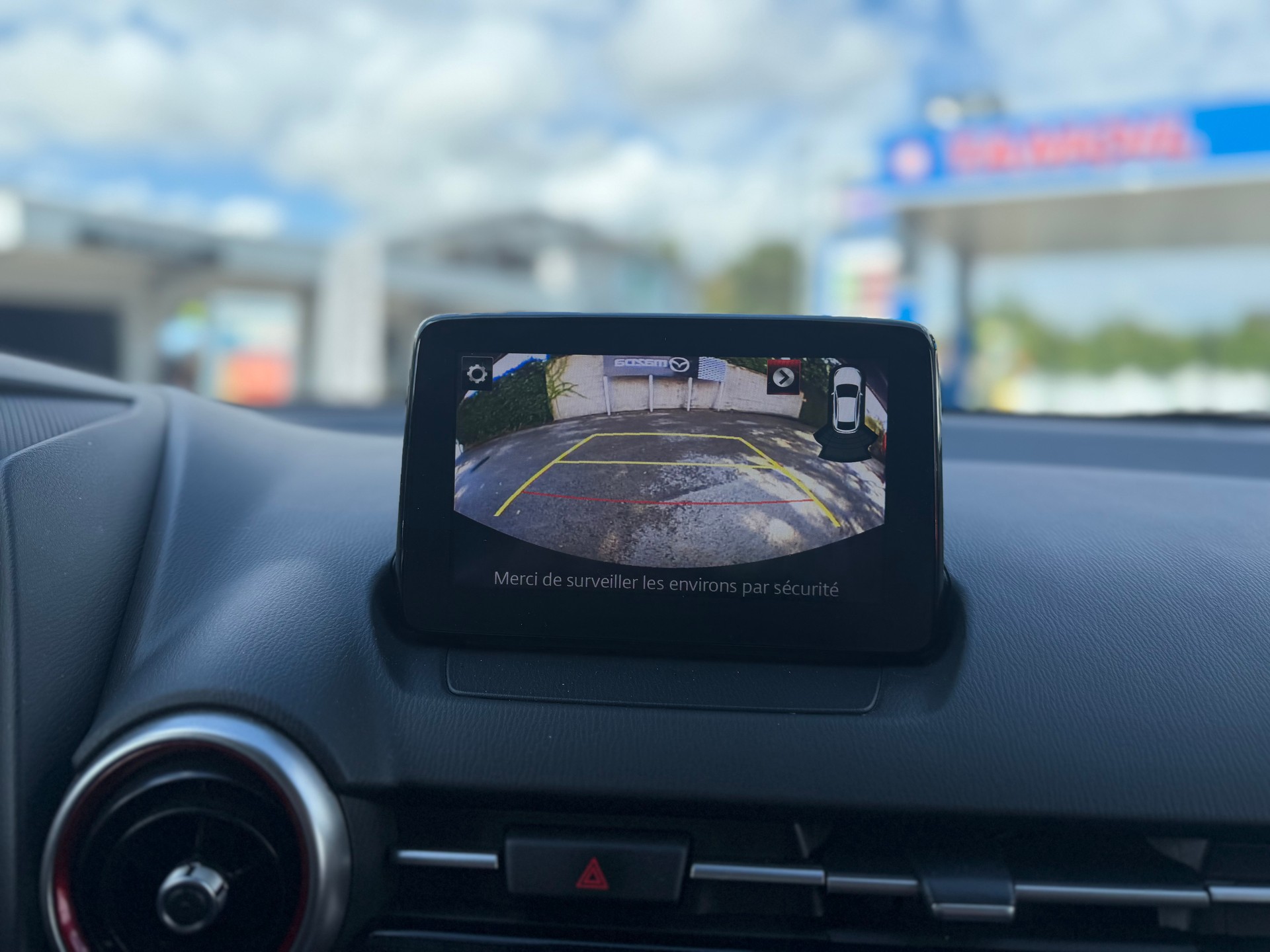 MAZDA 2 SKYACTIV-G 90 Homura Automat-image-4