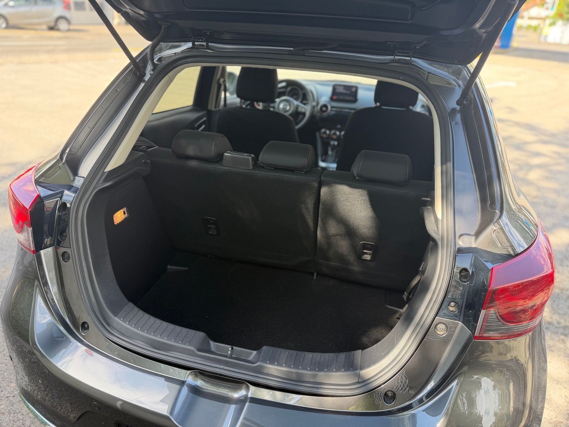 MAZDA 2 SKYACTIV-G 90 Homura Automat-image-3