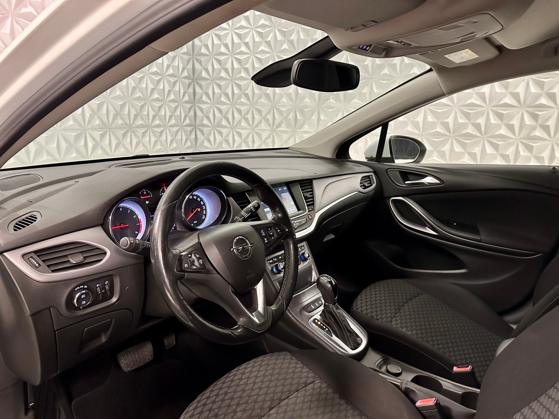 OPEL Astra 1.4i Turbo Enjoy Automatic-image-10