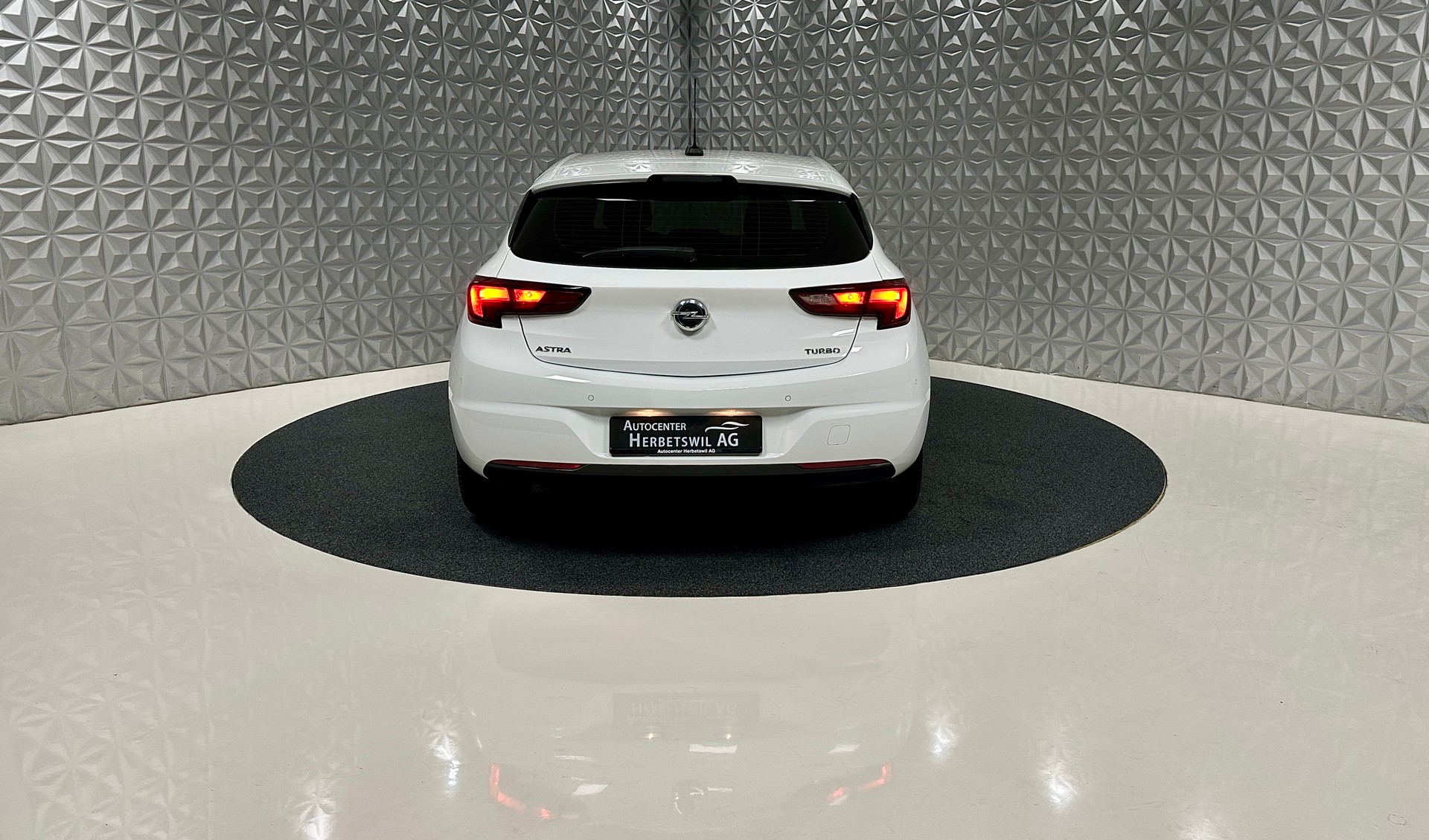 OPEL Astra 1.4i Turbo Enjoy Automatic-image-5
