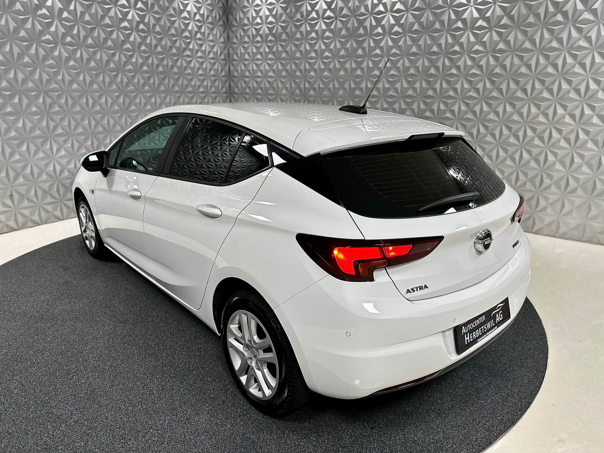 OPEL Astra 1.4i Turbo Enjoy Automatic-image-9