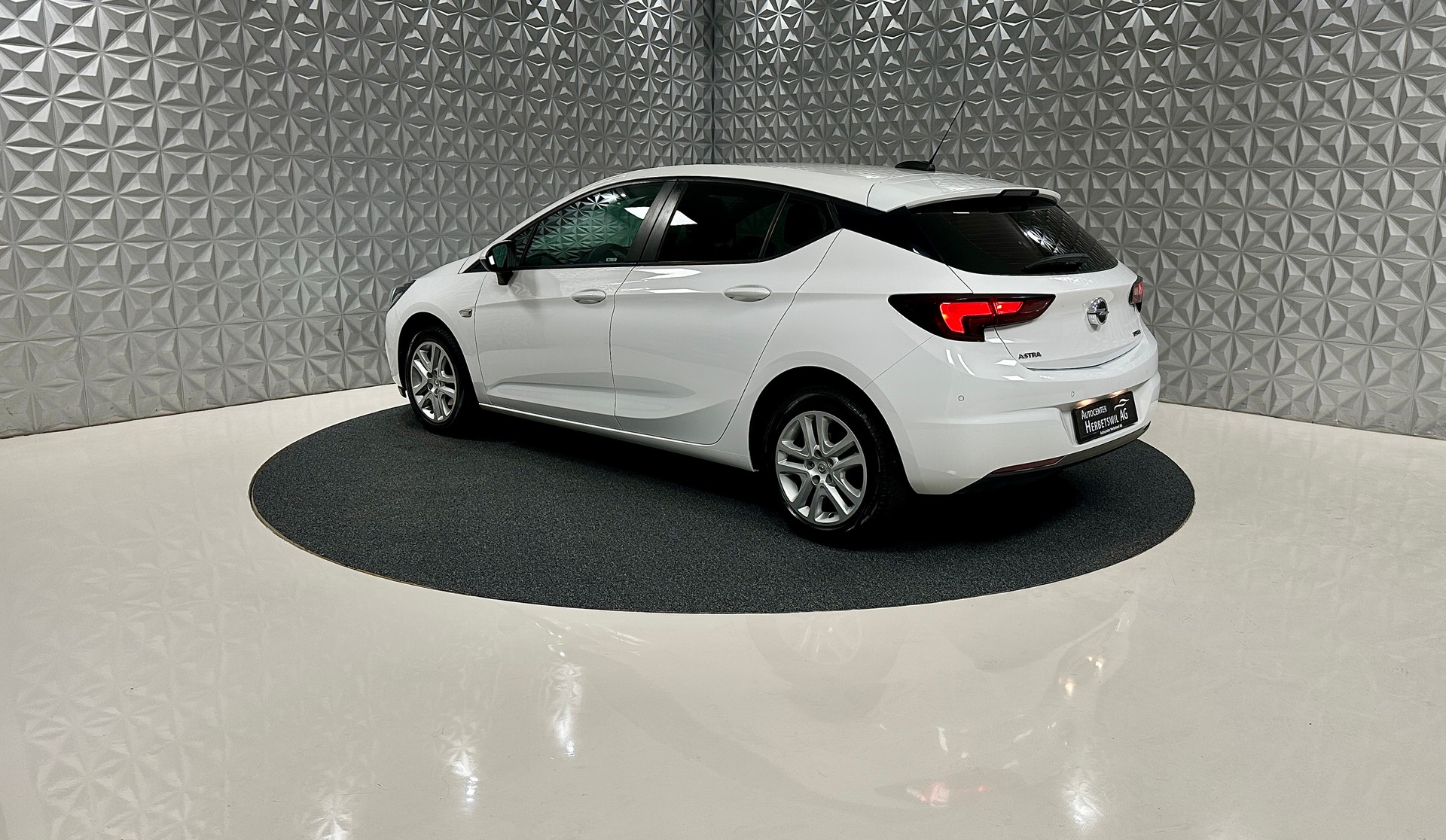 OPEL Astra 1.4i Turbo Enjoy Automatic-image-6