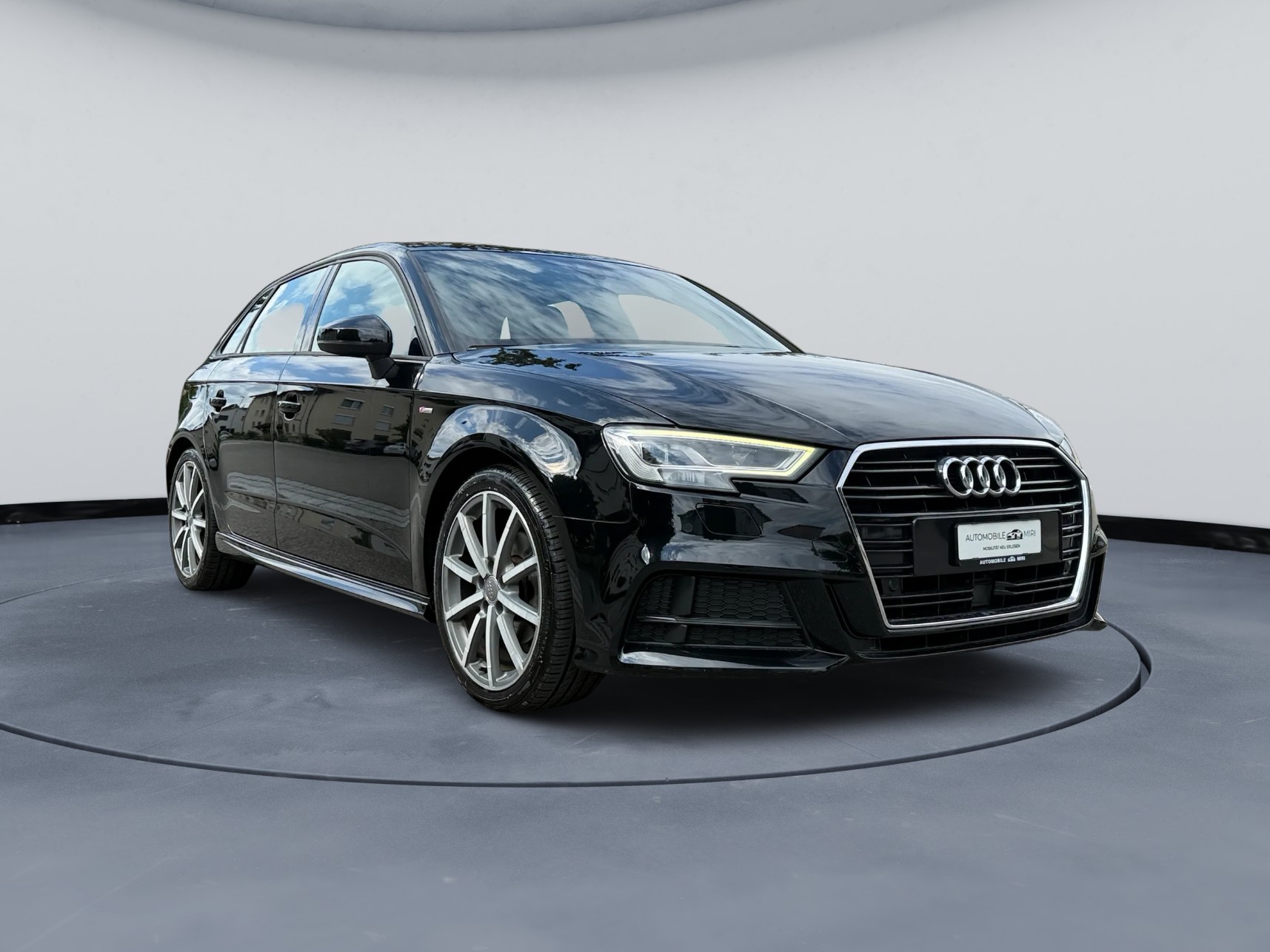 AUDI A3 Sportback 30 TDI S-line-image-2