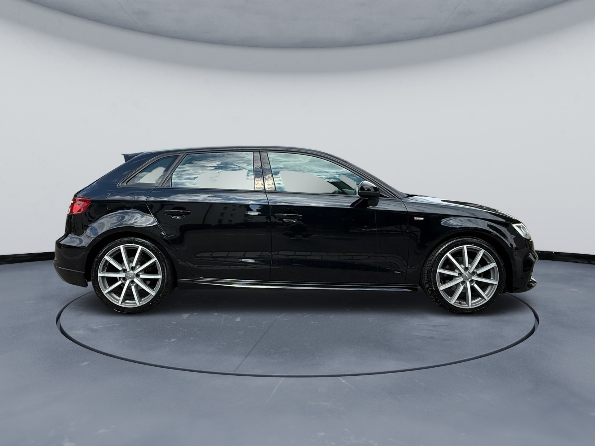AUDI A3 Sportback 30 TDI S-line-image-3