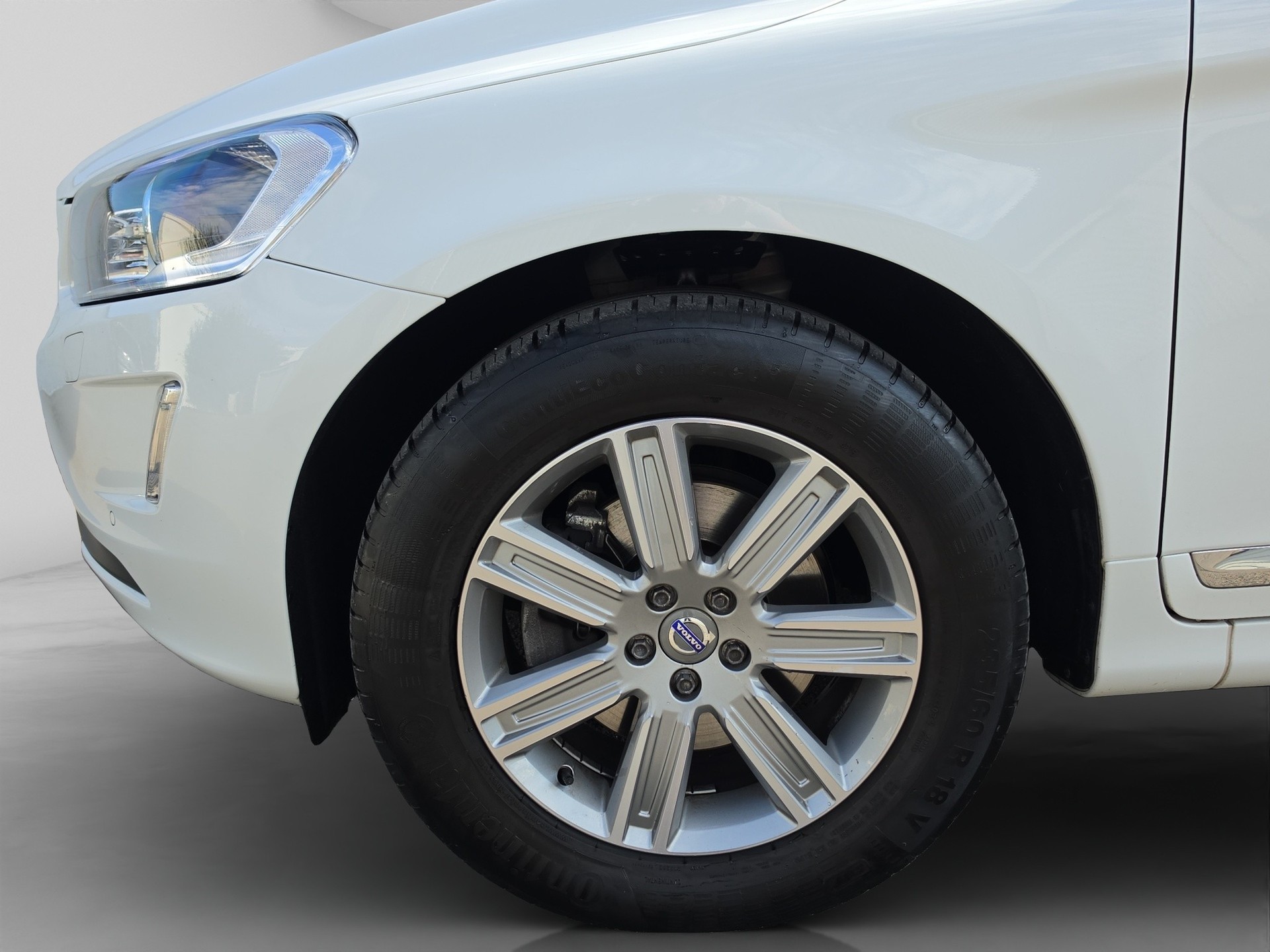 VOLVO XC60 2.4 D5 Summum AWD S/S-image-8