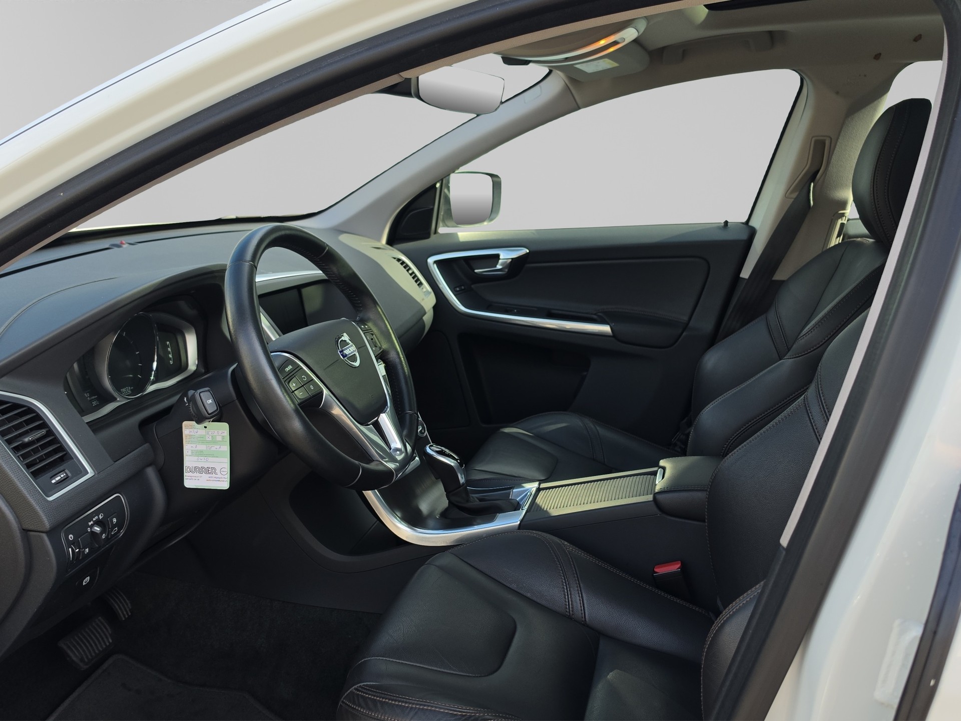 VOLVO XC60 2.4 D5 Summum AWD S/S-image-9