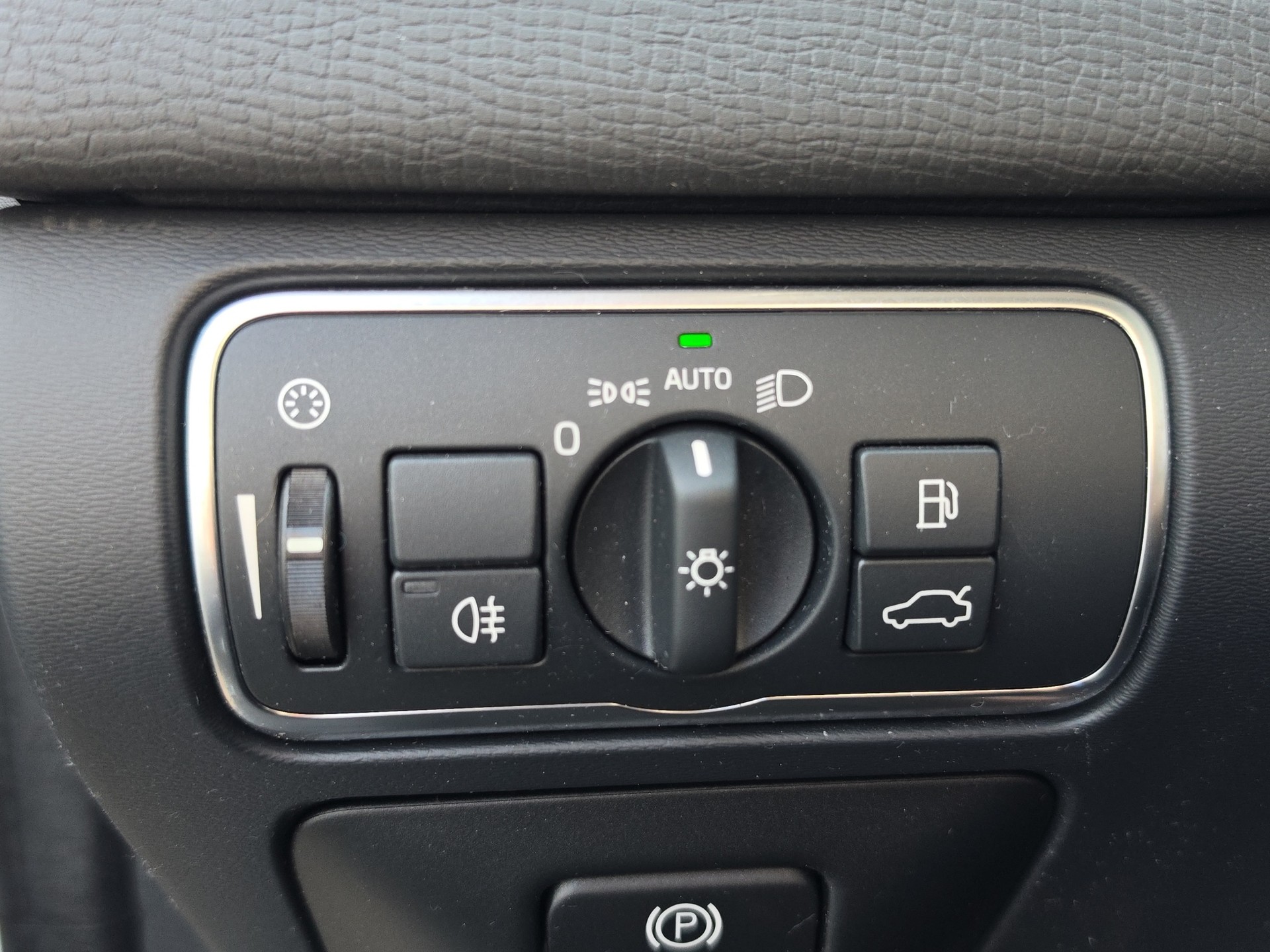 VOLVO XC60 2.4 D5 Summum AWD S/S-image-21