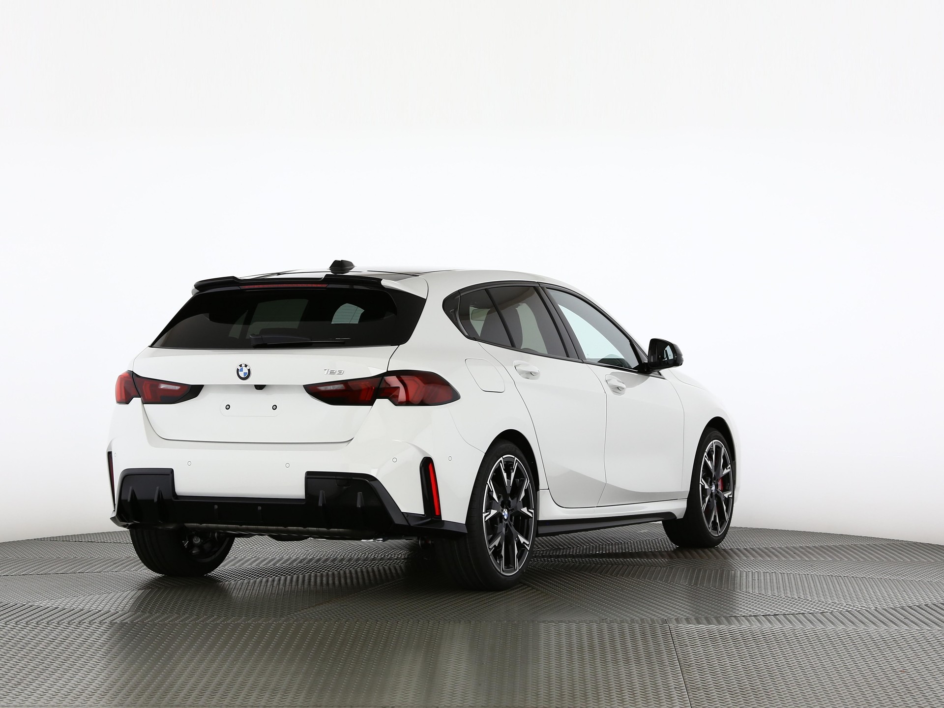 BMW 123 xDrive-image-1