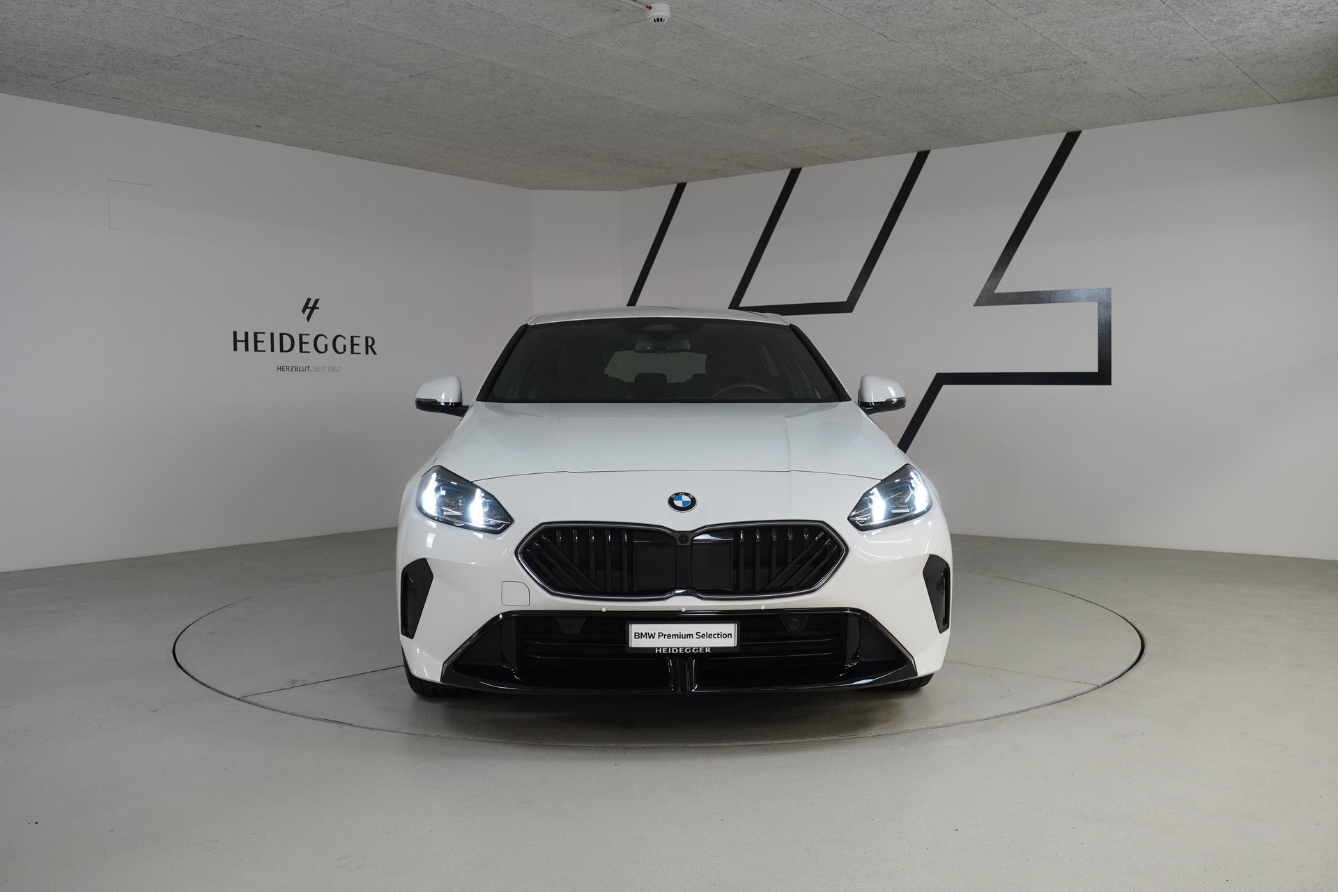 BMW 120d M Sport Steptronic-showroom-element-1