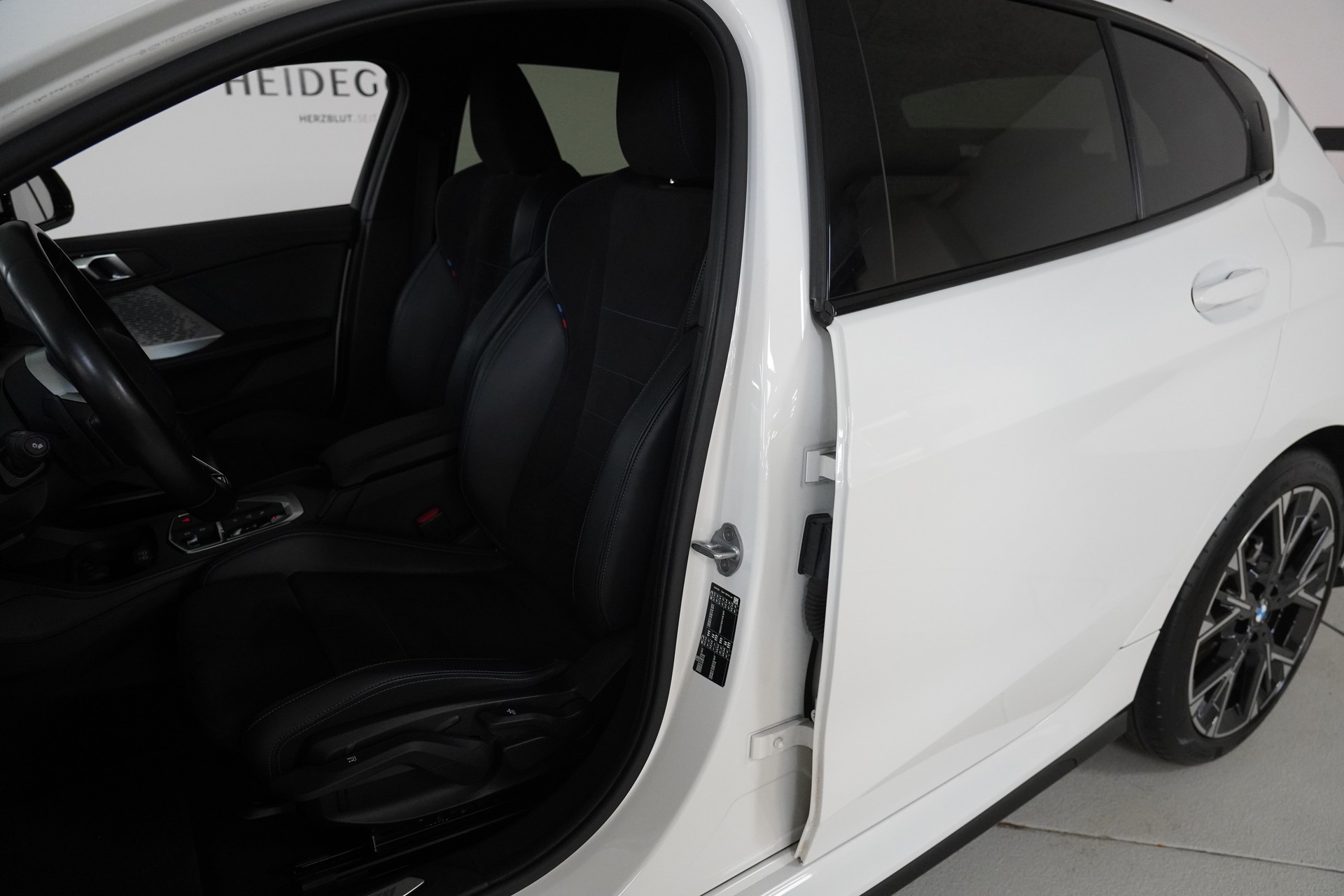 BMW 120d M Sport Steptronic-image-11