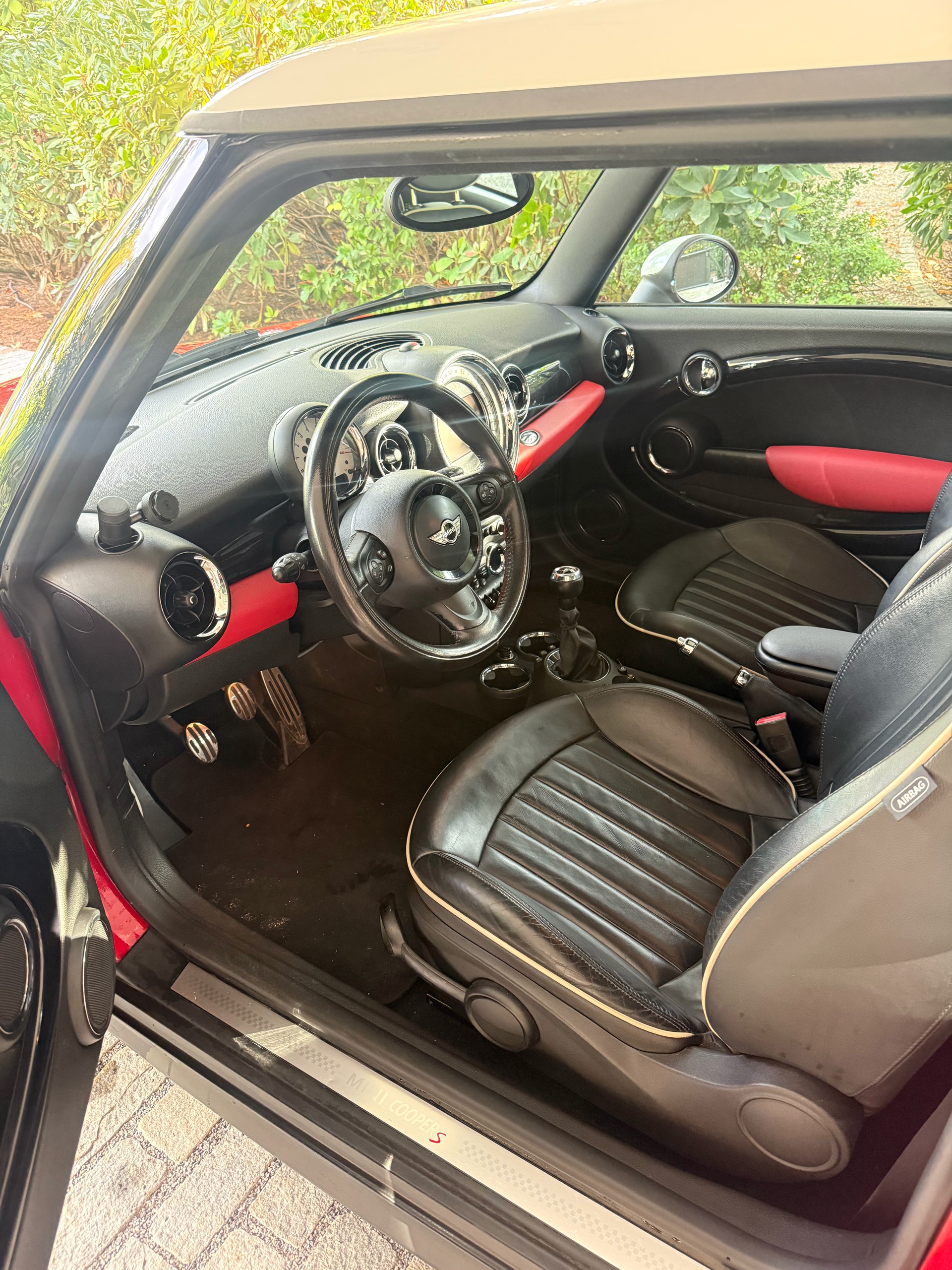 MINI 1.6i Cooper S-image-2