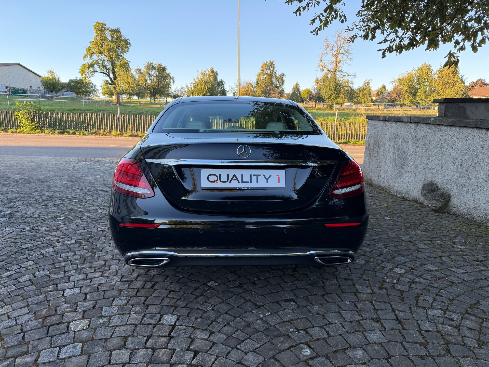 MERCEDES-BENZ E 220 d Exclusive 9G-Tronic / Frisch ab MFK / Frisch ab Service / 36 Monate Garantie / 8 Fach / Leder / Navi / LED/AHK/ACC-image-5