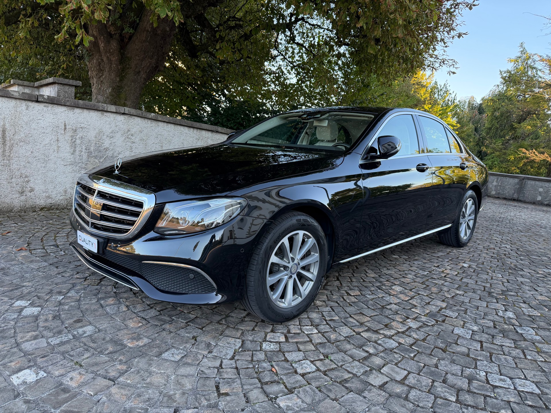 MERCEDES-BENZ E 220 d Exclusive 9G-Tronic / Frisch ab MFK / Frisch ab Service / 36 Monate Garantie / 8 Fach / Leder / Navi / LED/AHK/ACC-image-0