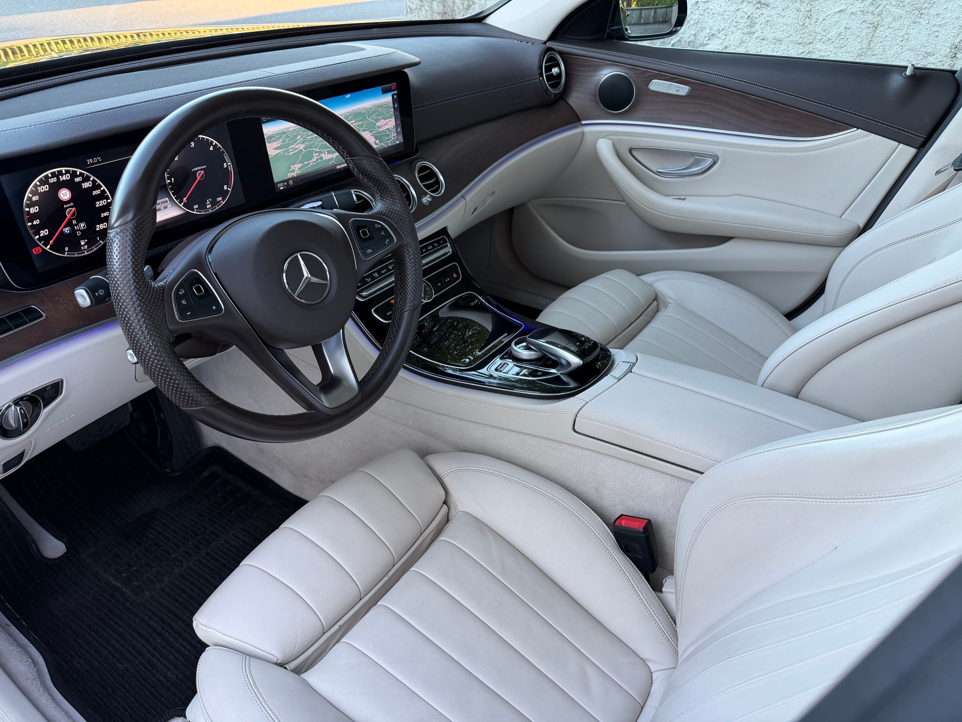 MERCEDES-BENZ E 220 d Exclusive 9G-Tronic / Frisch ab MFK / Frisch ab Service / 36 Monate Garantie / 8 Fach / Leder / Navi / LED/AHK/ACC-image-8