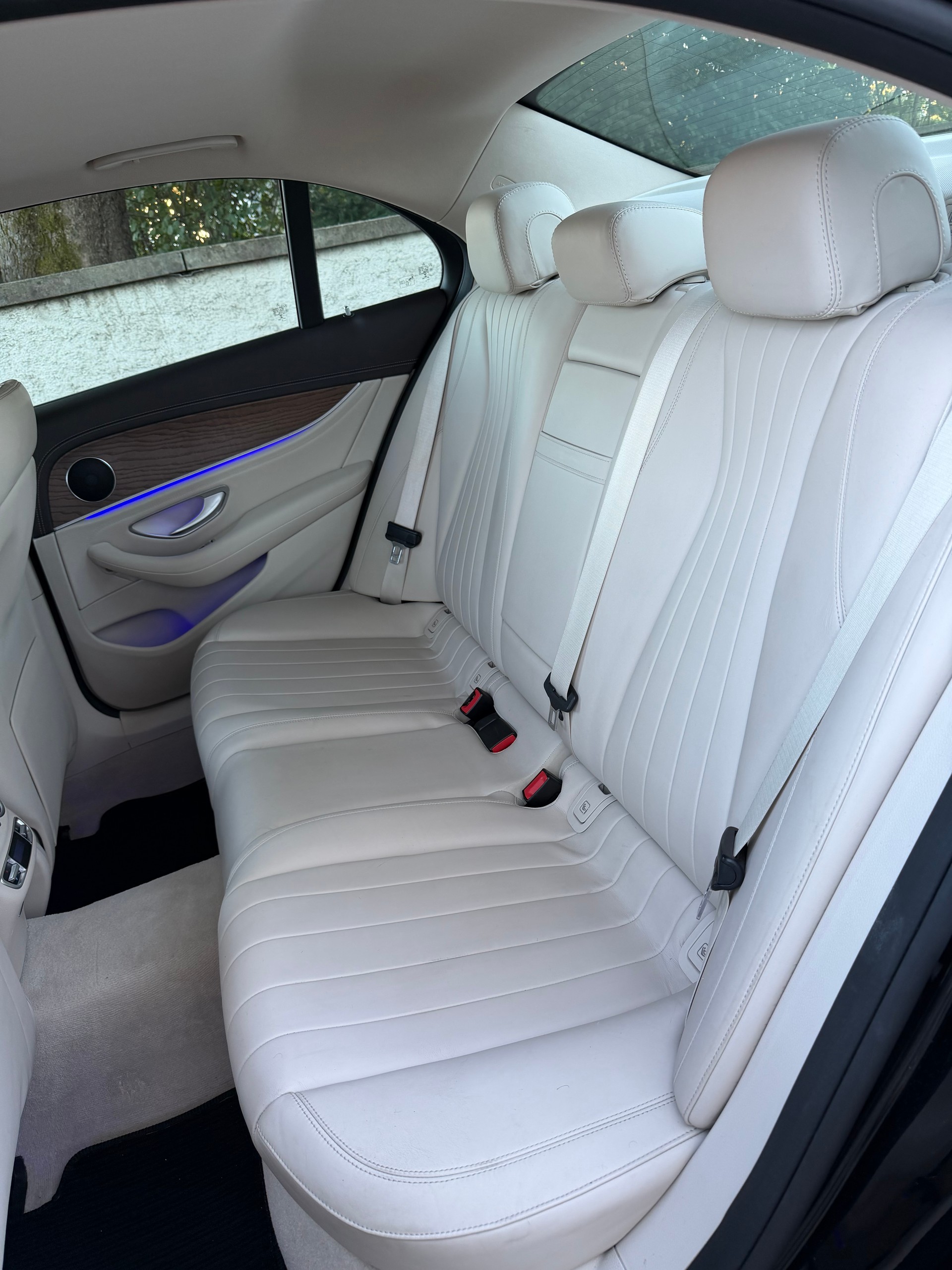 MERCEDES-BENZ E 220 d Exclusive 9G-Tronic / Frisch ab MFK / Frisch ab Service / 36 Monate Garantie / 8 Fach / Leder / Navi / LED/AHK/ACC-image-11