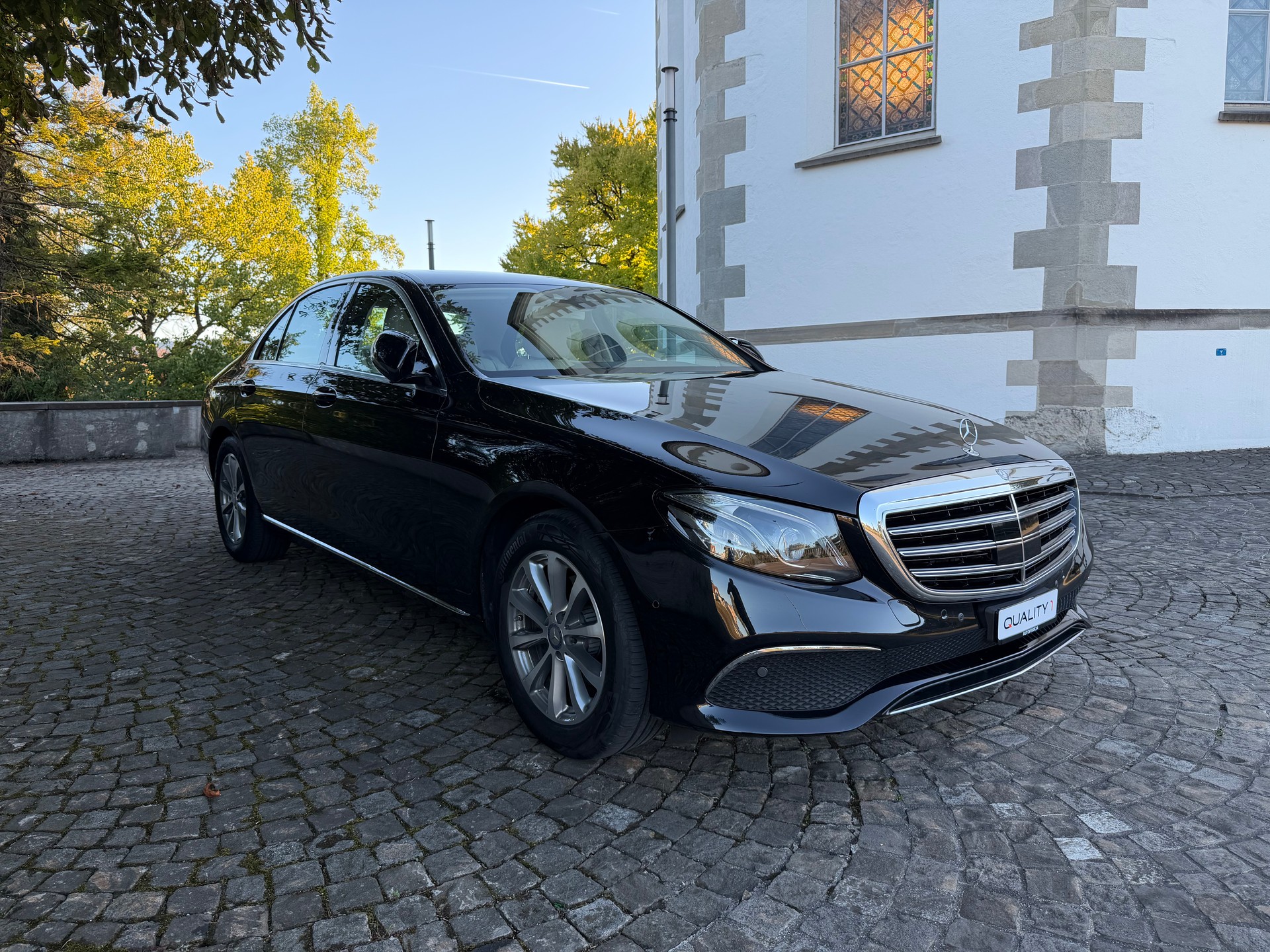 MERCEDES-BENZ E 220 d Exclusive 9G-Tronic / Frisch ab MFK / Frisch ab Service / 36 Monate Garantie / 8 Fach / Leder / Navi / LED/AHK/ACC-image-2