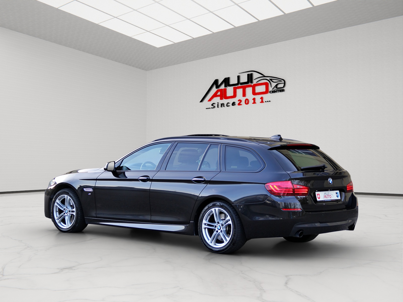 BMW 535d Touring xDrive M-Paket Platinum Sport Edition-image-2