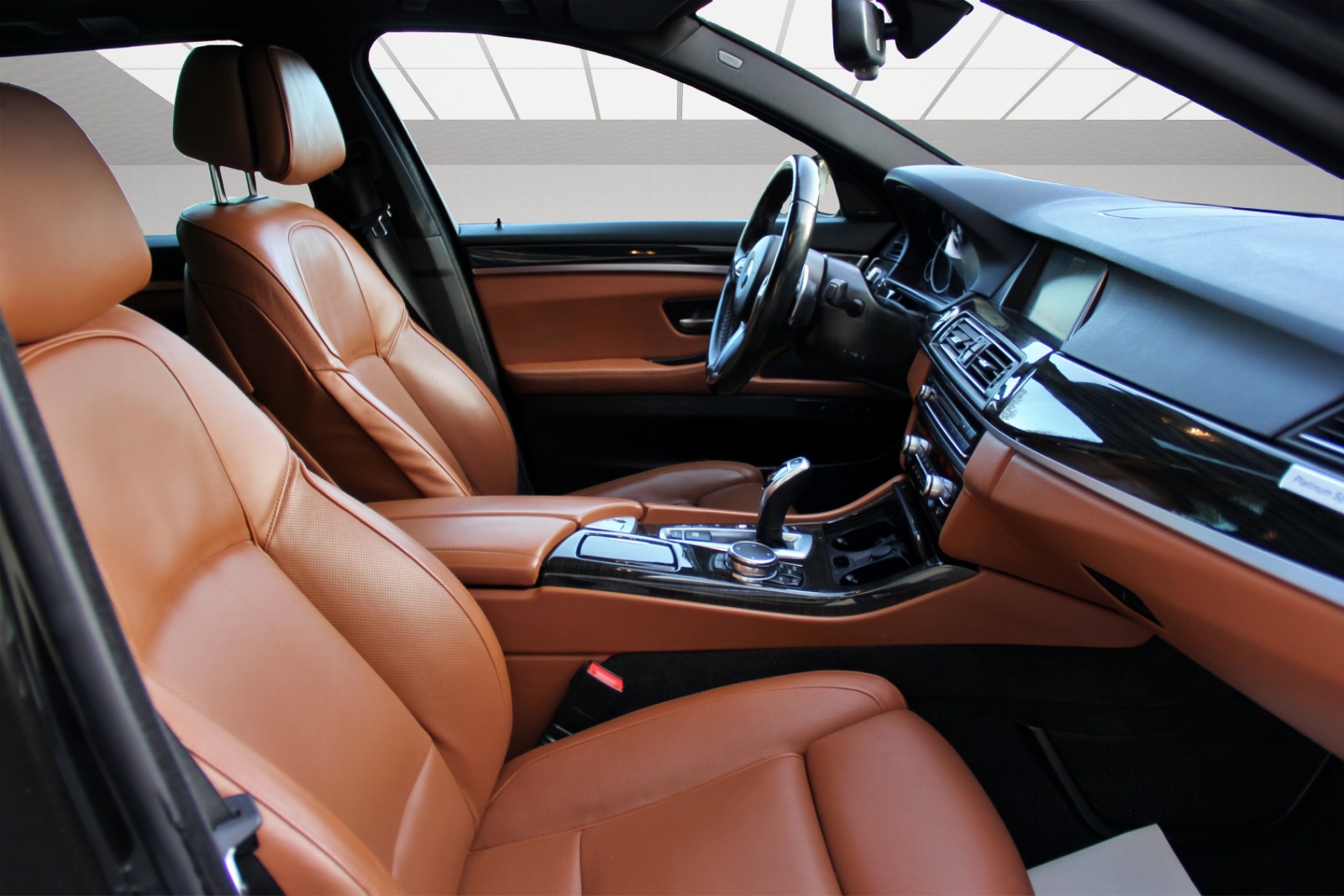 BMW 535d Touring xDrive M-Paket Platinum Sport Edition-image-13