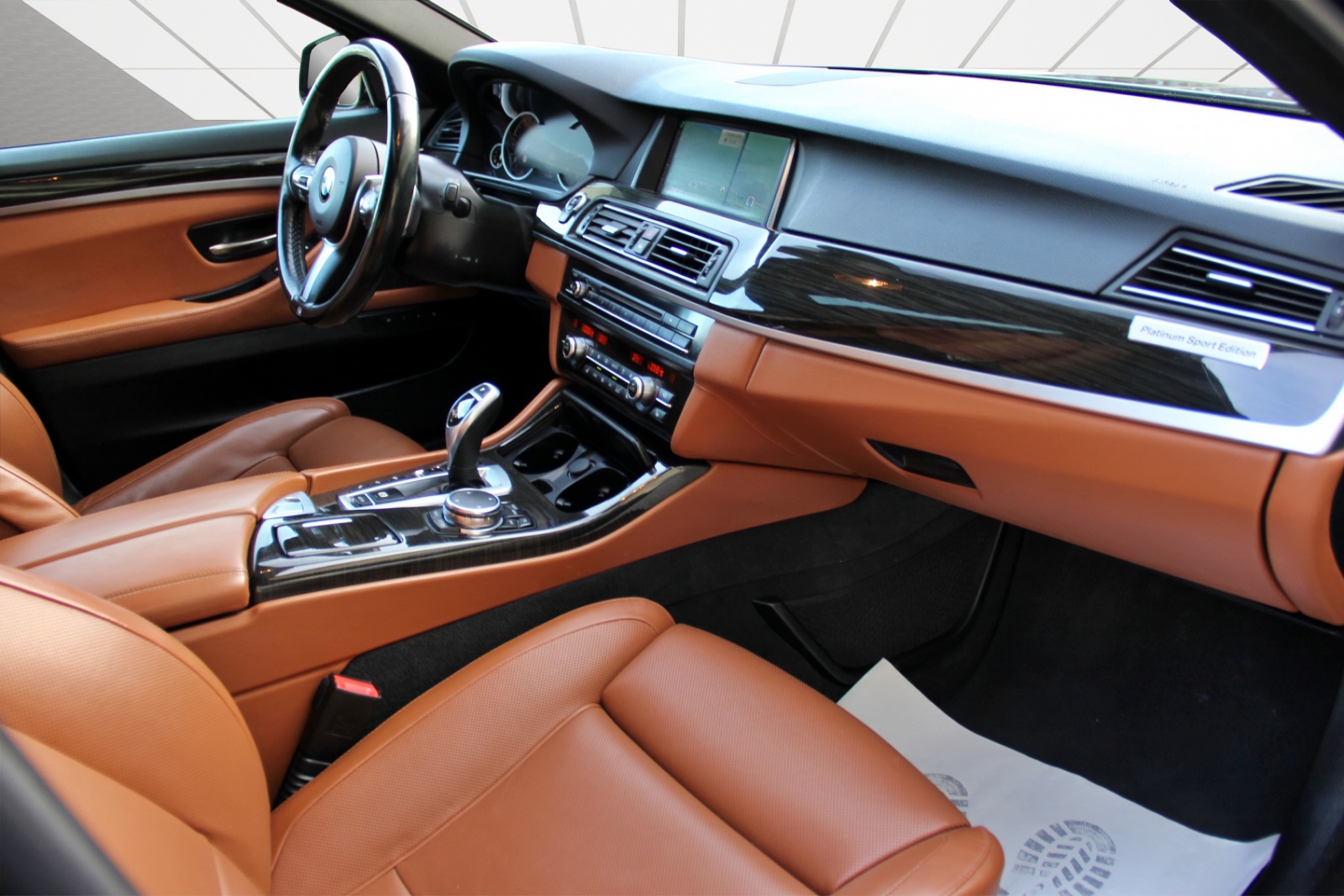 BMW 535d Touring xDrive M-Paket Platinum Sport Edition-image-12