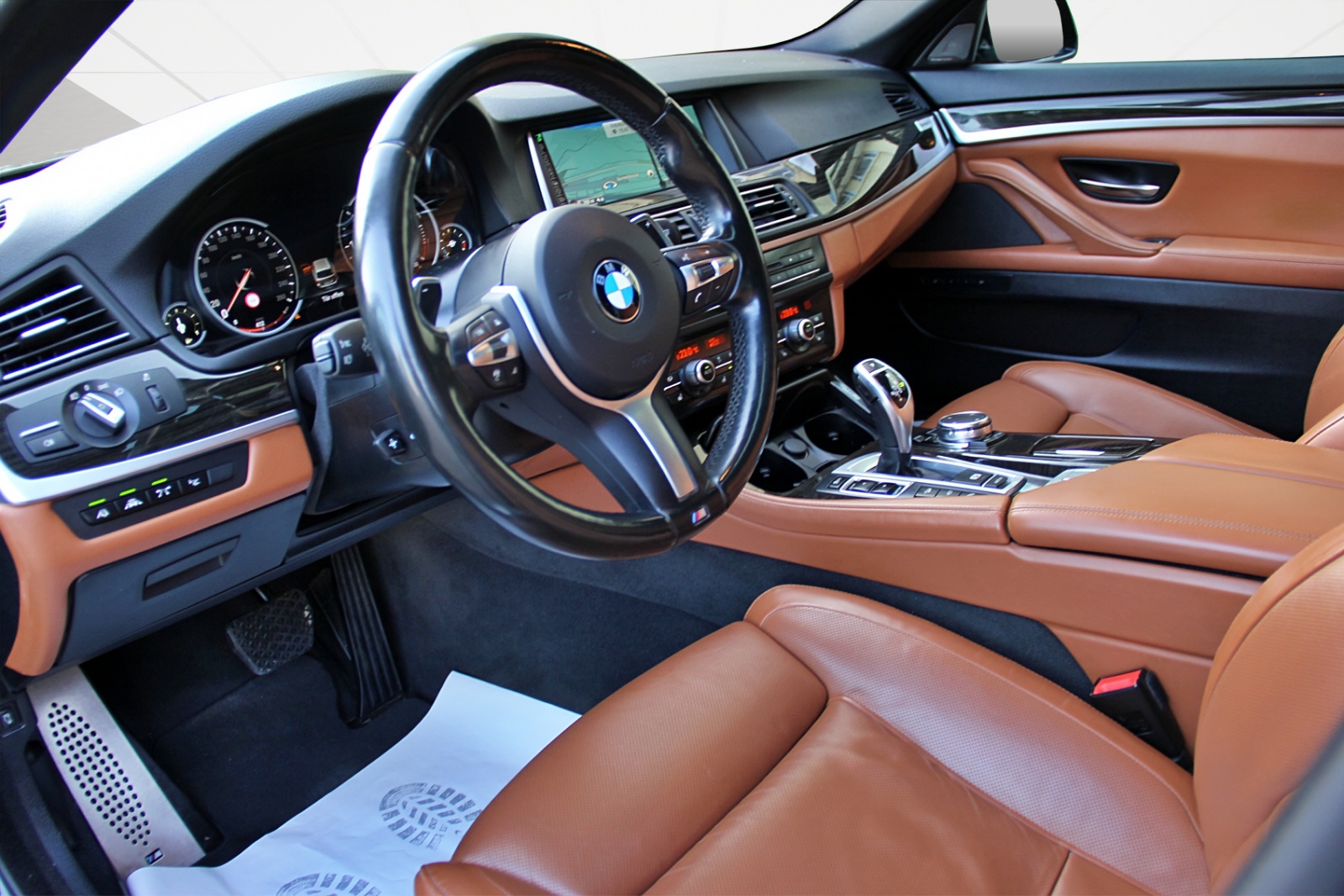 BMW 535d Touring xDrive M-Paket Platinum Sport Edition-image-8