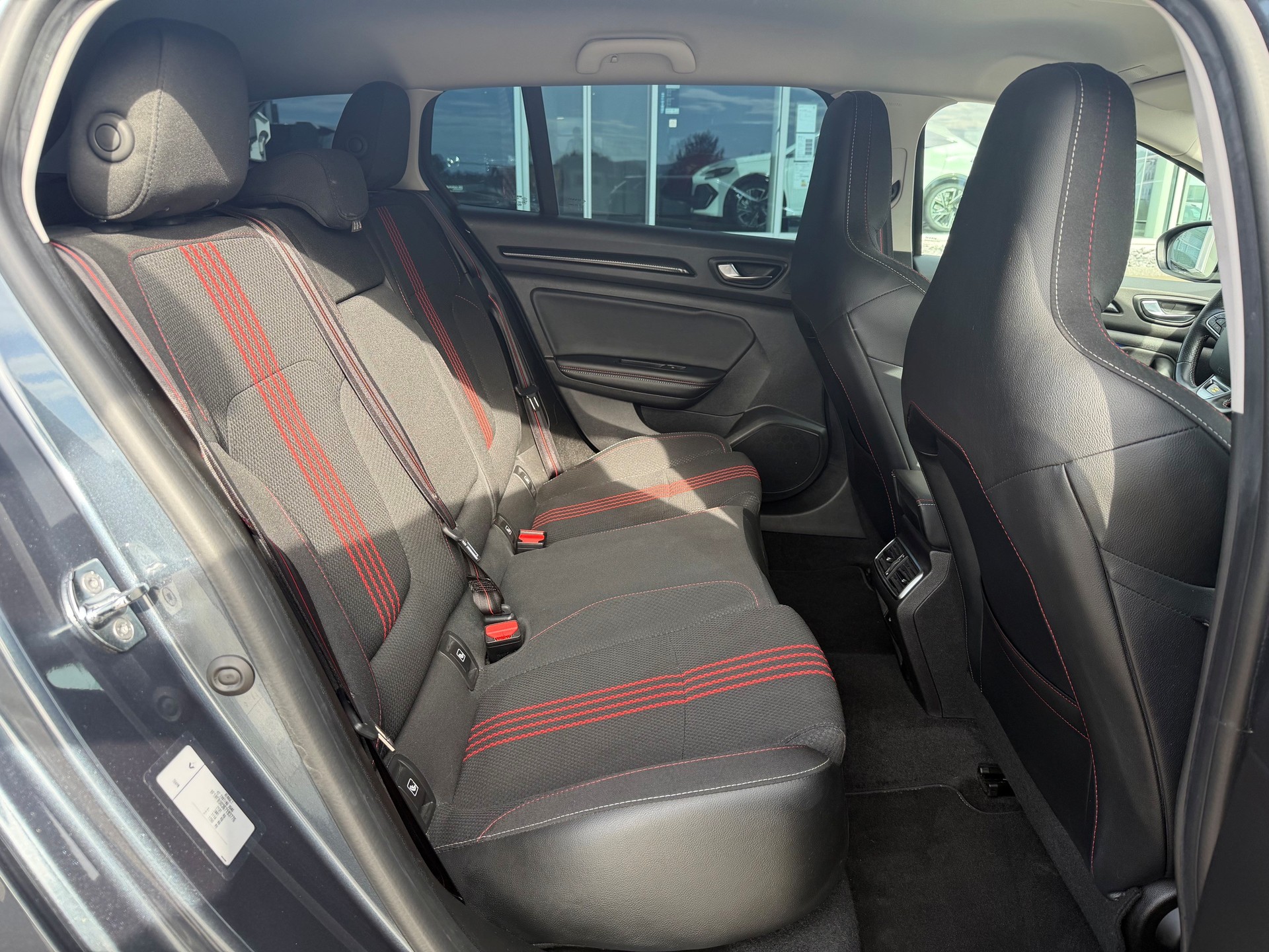 RENAULT Mégane Grandtour 1.6 E-Tech R.S. Line-image-9