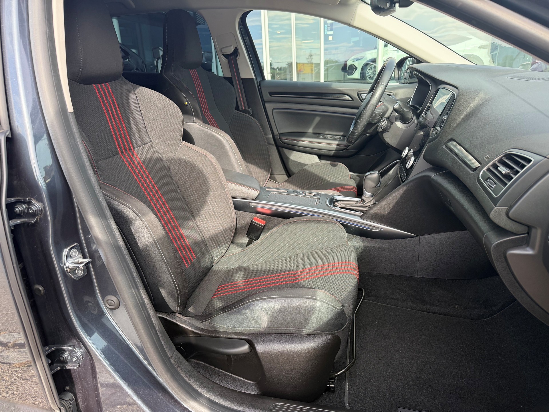 RENAULT Mégane Grandtour 1.6 E-Tech R.S. Line-image-7