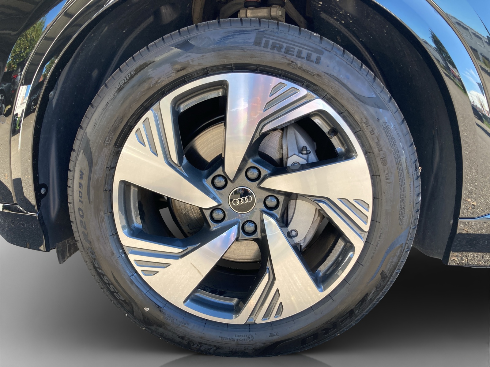 AUDI Q6 Sportback e-tron quattro-image-13