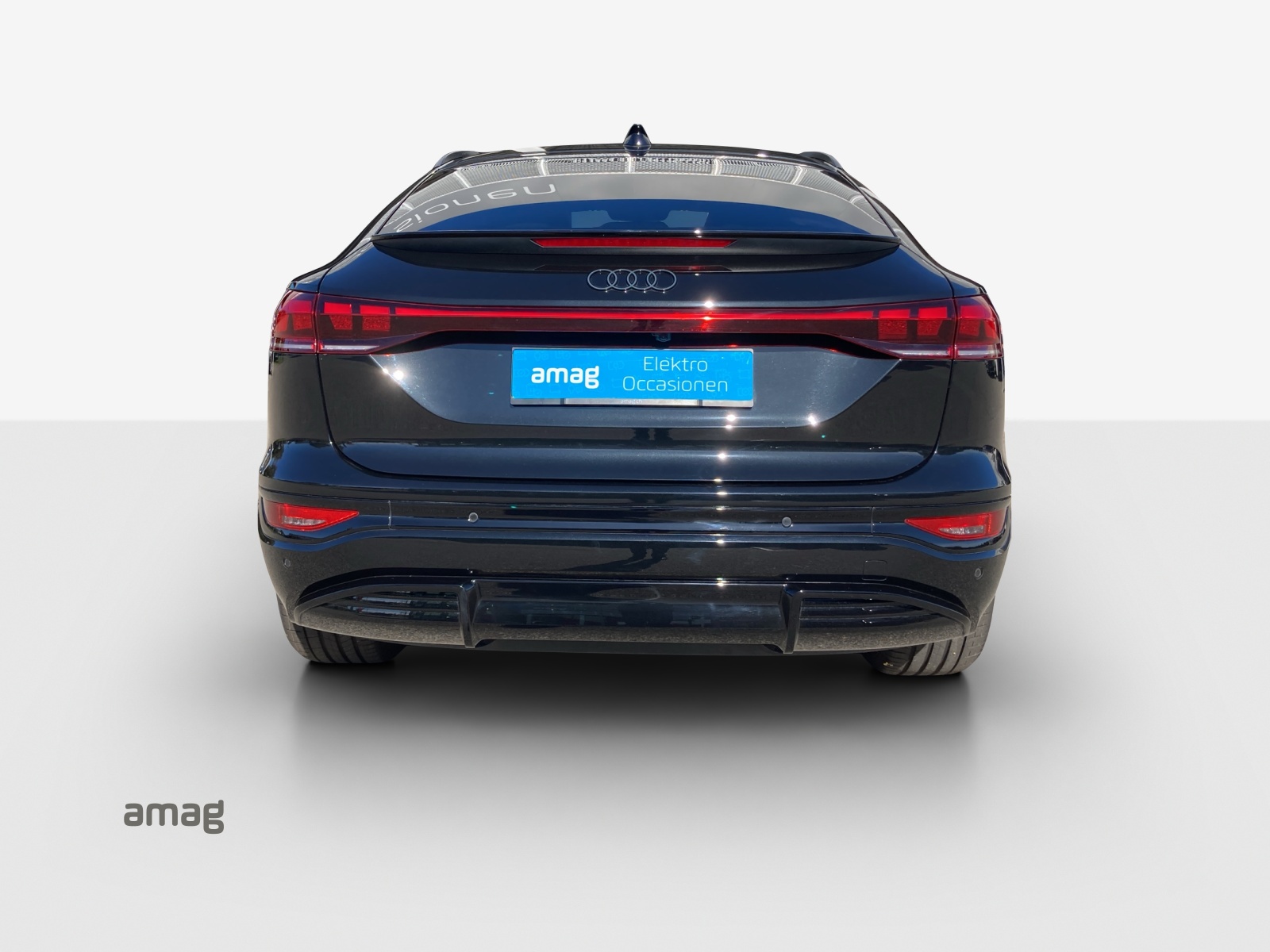 AUDI Q6 Sportback e-tron quattro-showroom-element-3