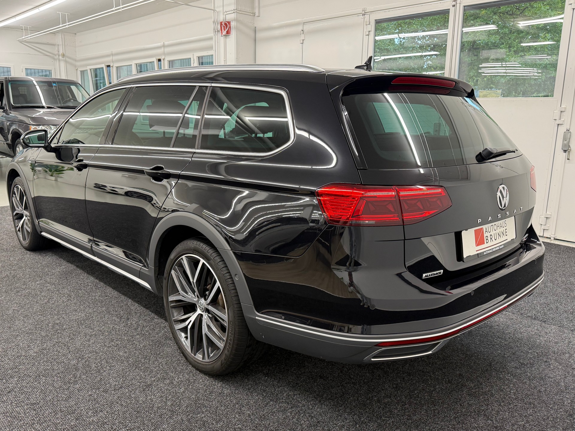 VW Passat Alltrack 2.0 TDI 4Motion DSG-image-6