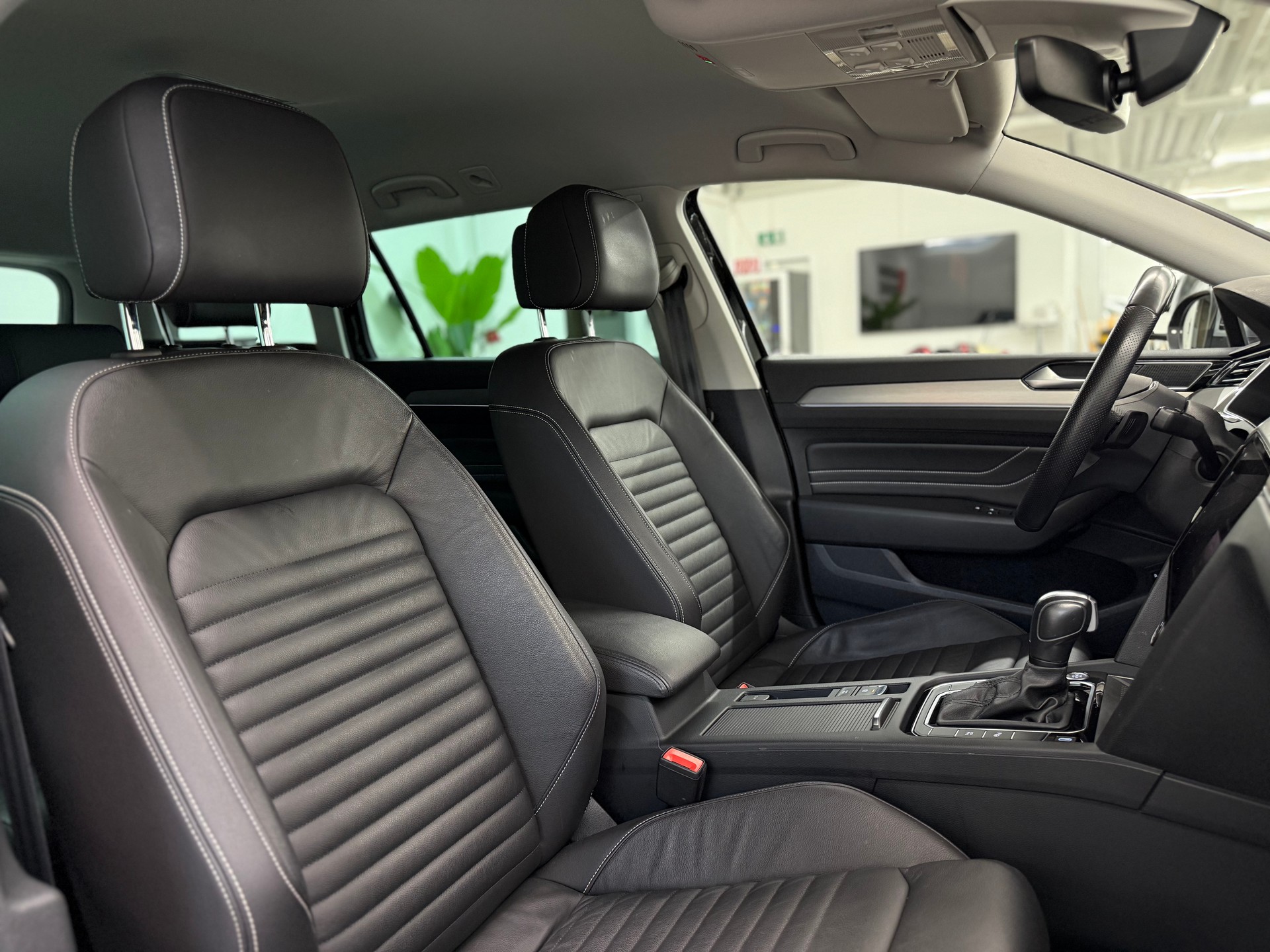 VW Passat Alltrack 2.0 TDI 4Motion DSG-image-27