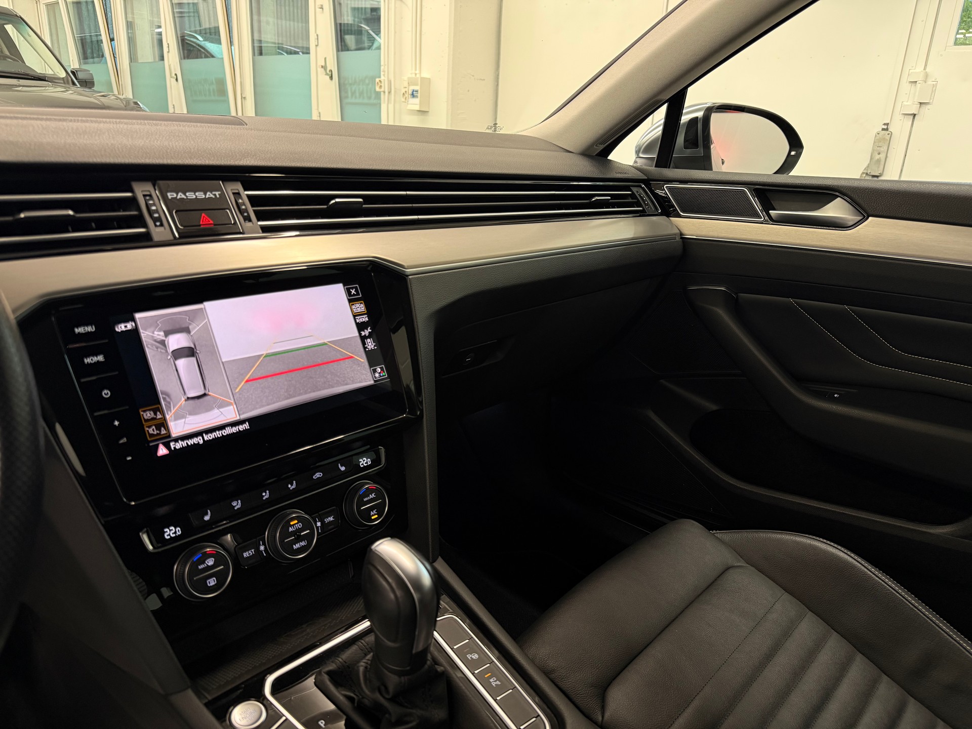 VW Passat Alltrack 2.0 TDI 4Motion DSG-image-23