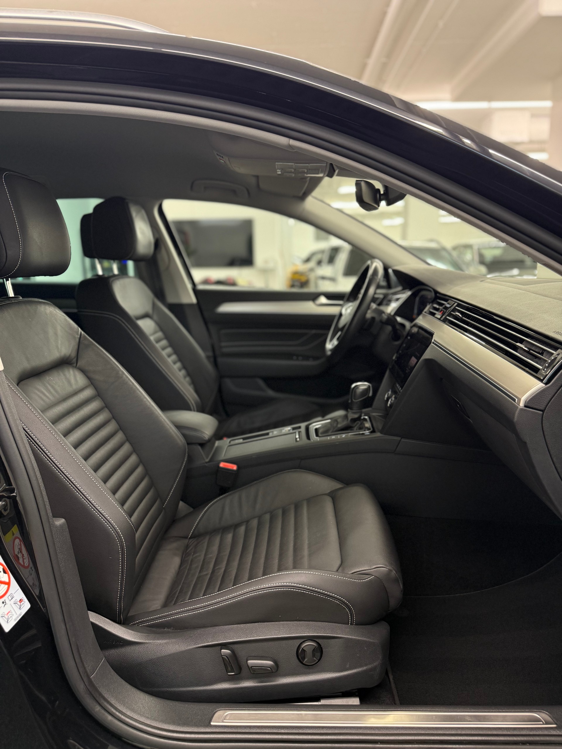 VW Passat Alltrack 2.0 TDI 4Motion DSG-image-26