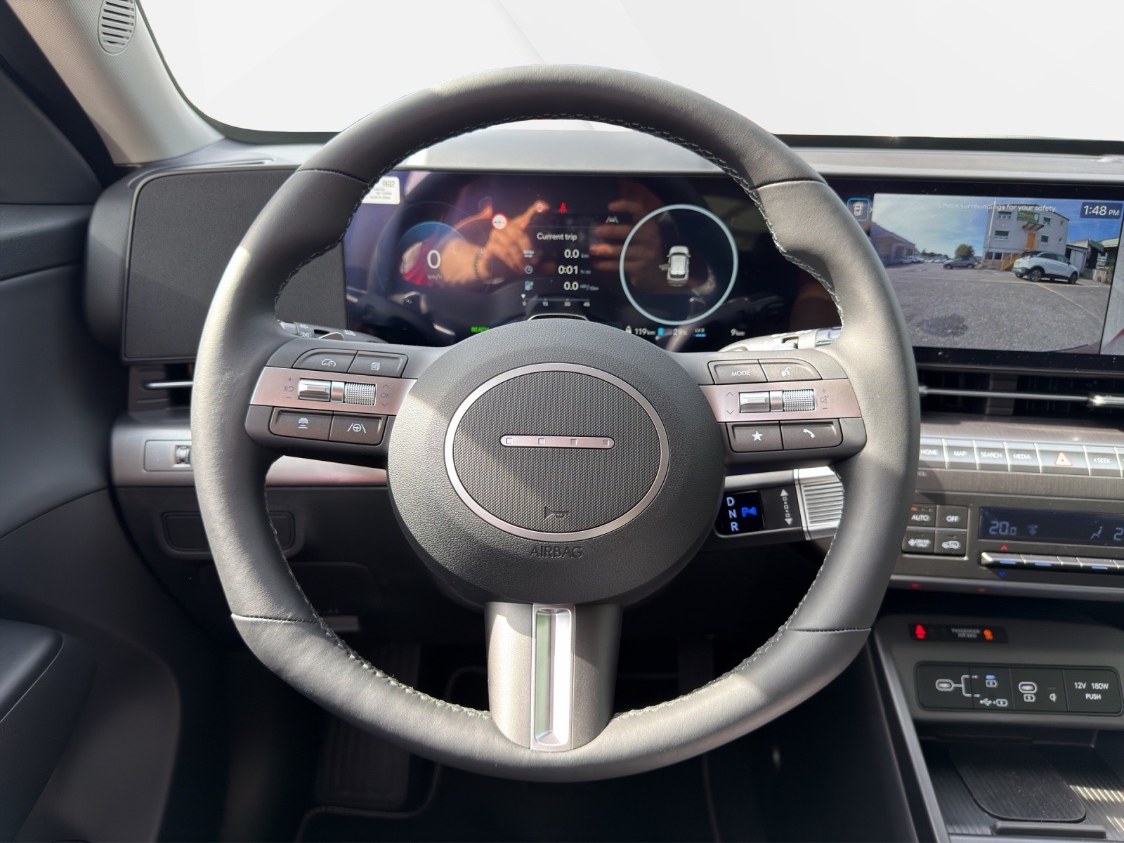 HYUNDAI Kona EV 65.4 kWh Amplia-image-5