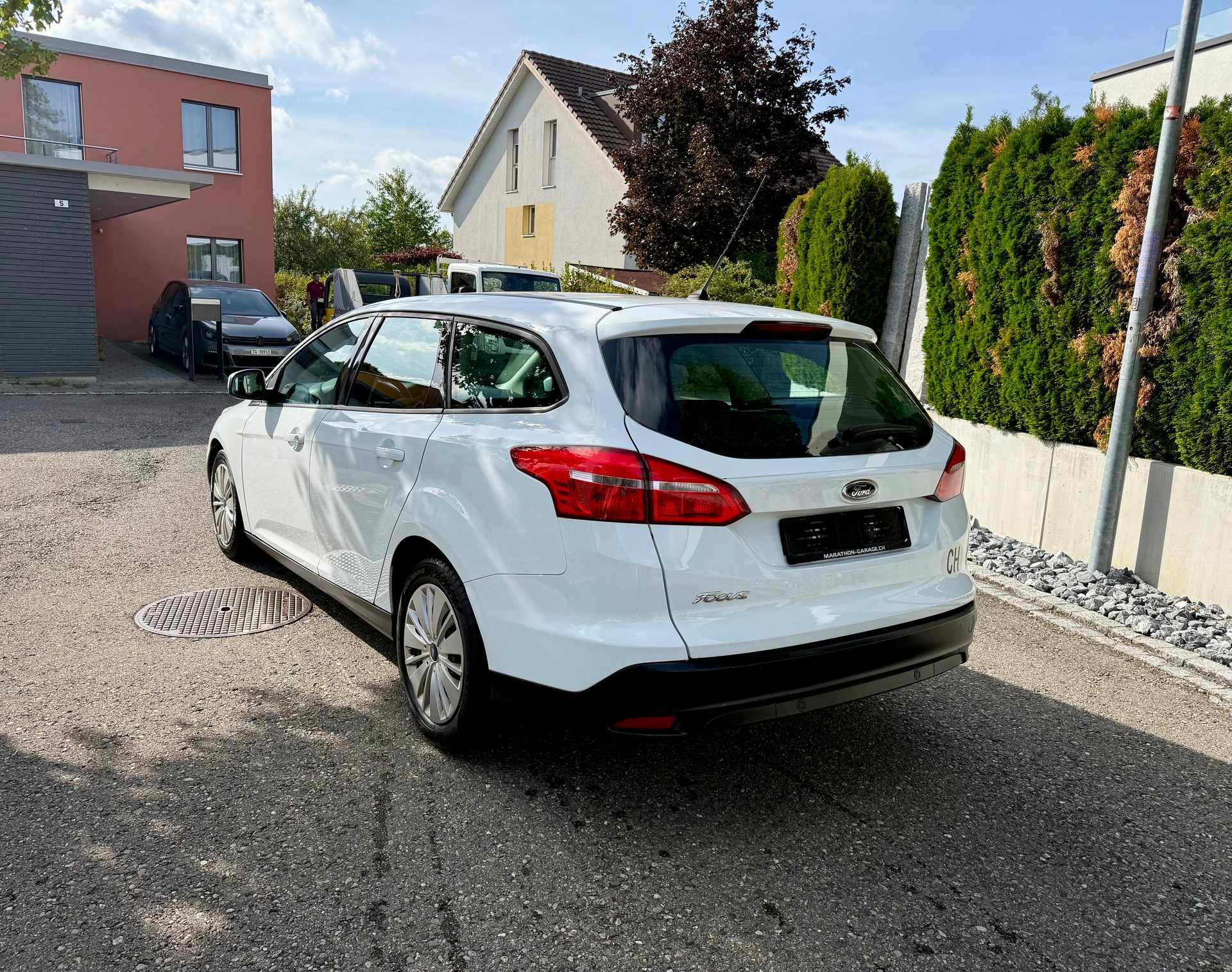 NISSAN Ford Focus-image-1