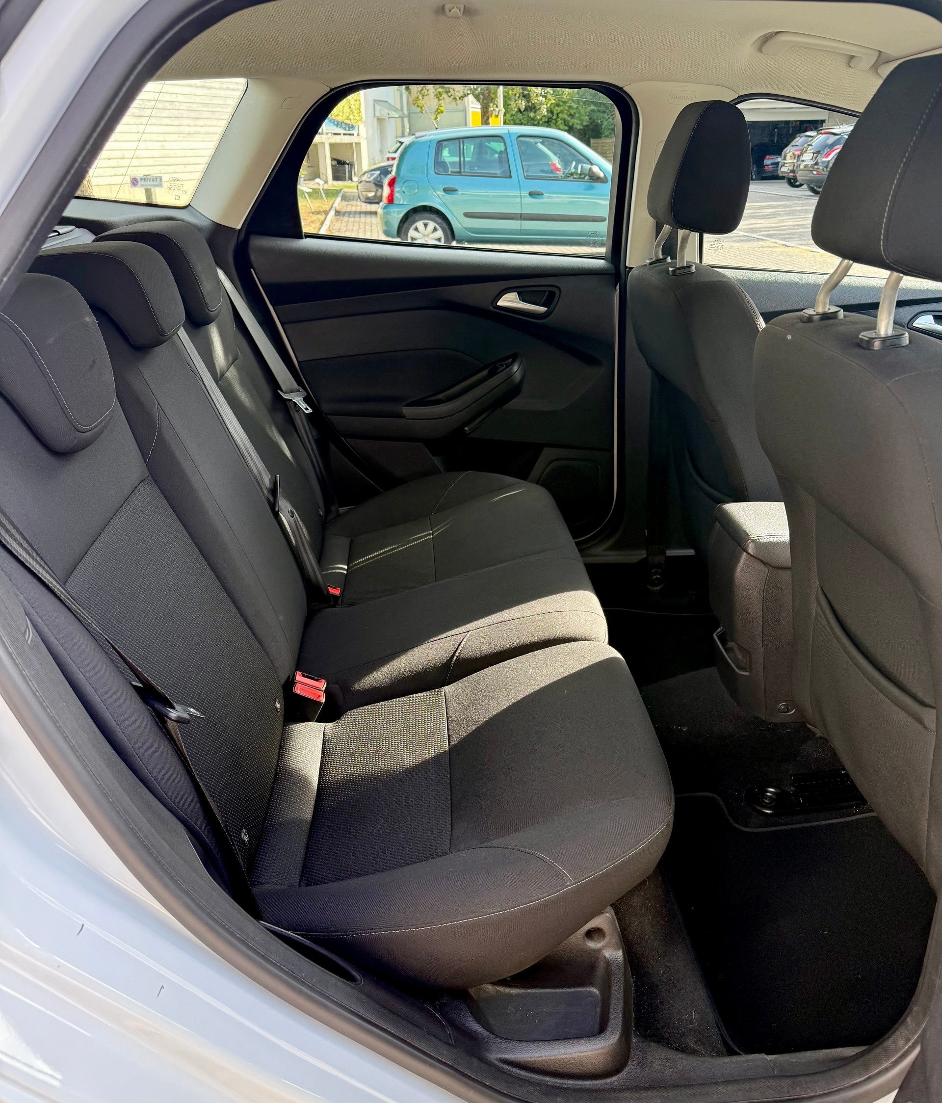 NISSAN Ford Focus-image-8