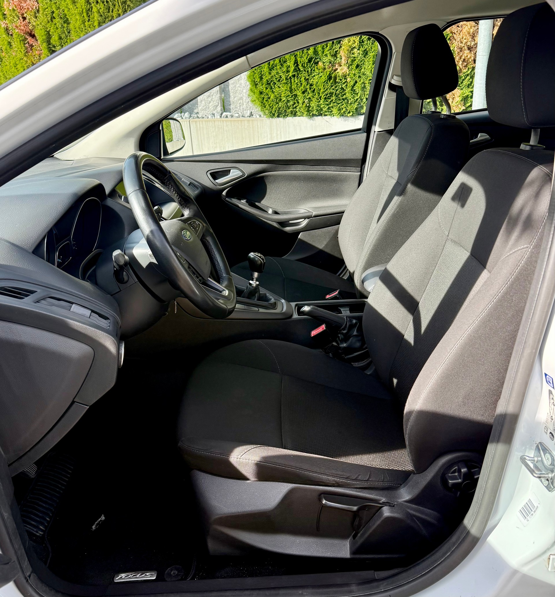 NISSAN Ford Focus-image-6