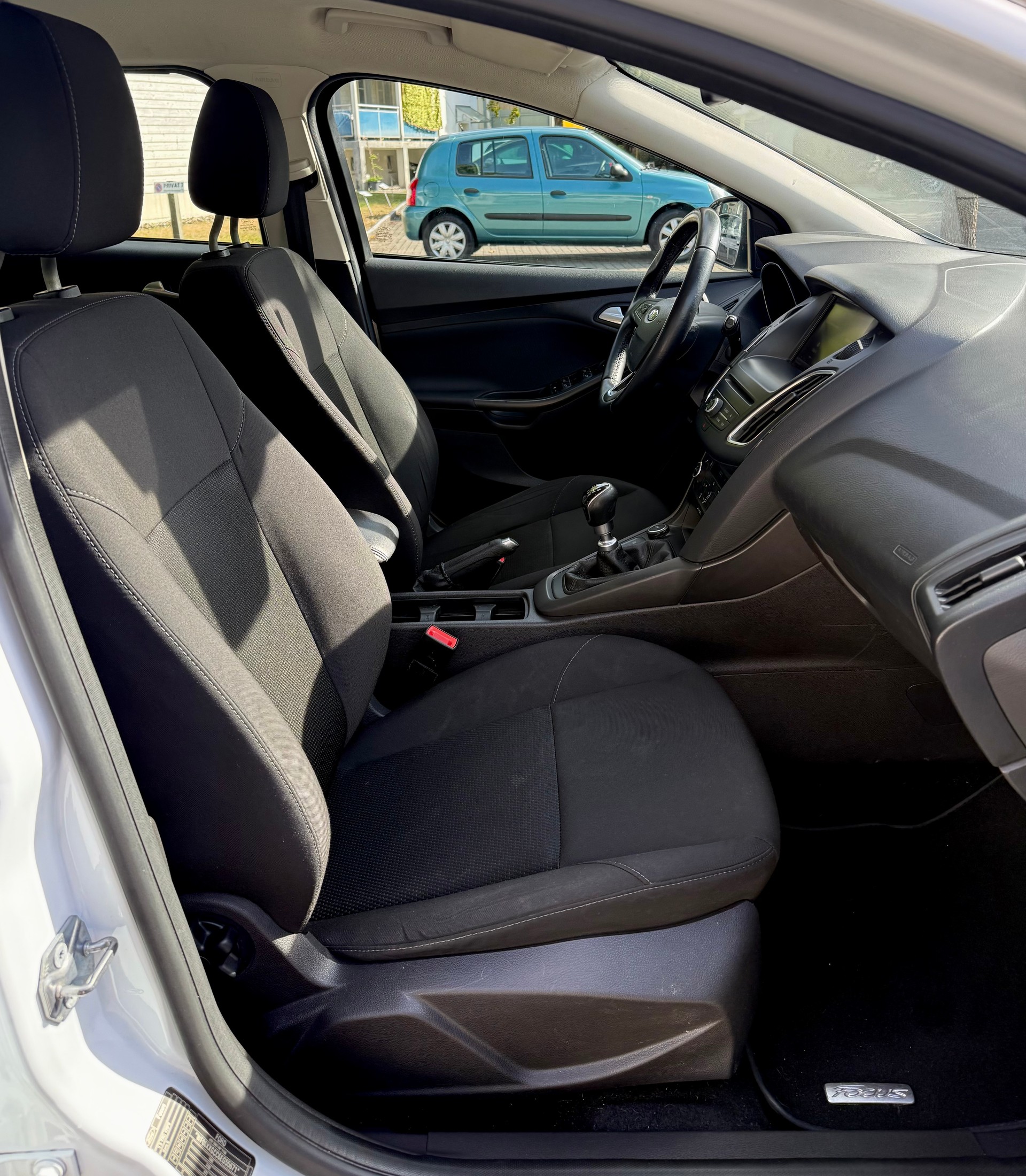 NISSAN Ford Focus-image-9
