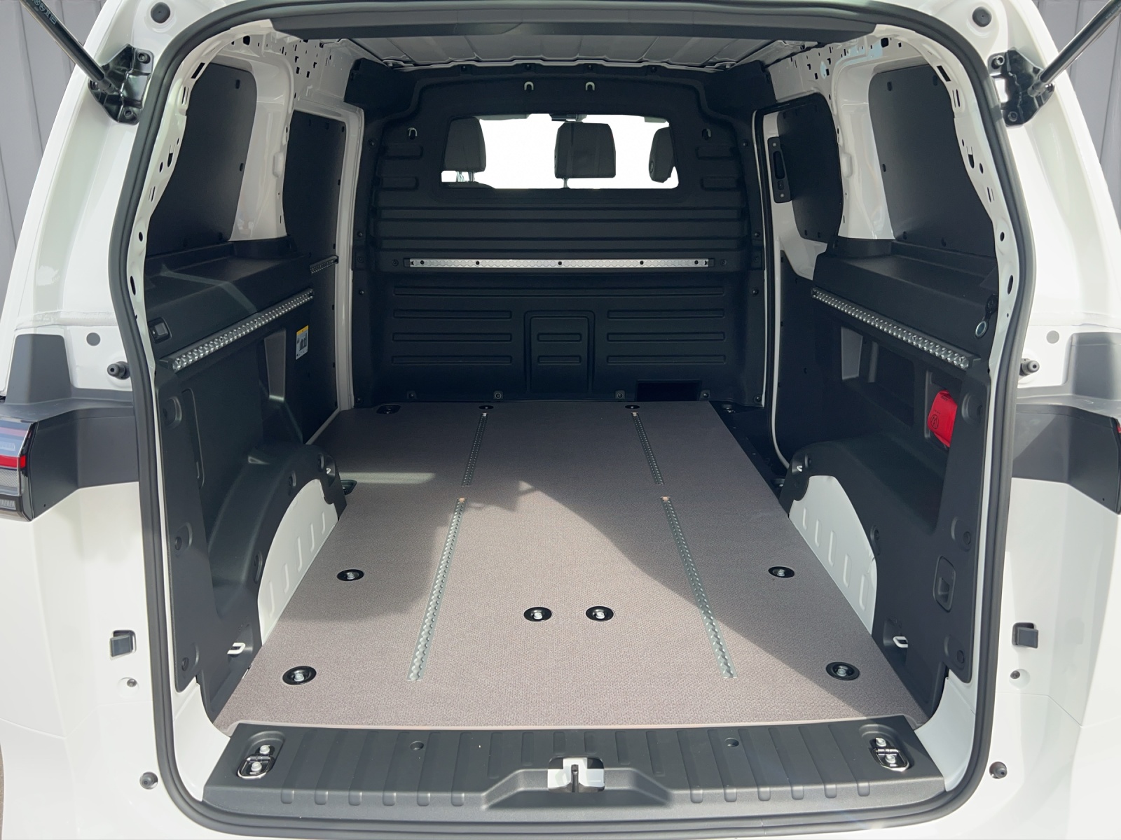 VW ID. Buzz Cargo Pro 4Motion-image-13