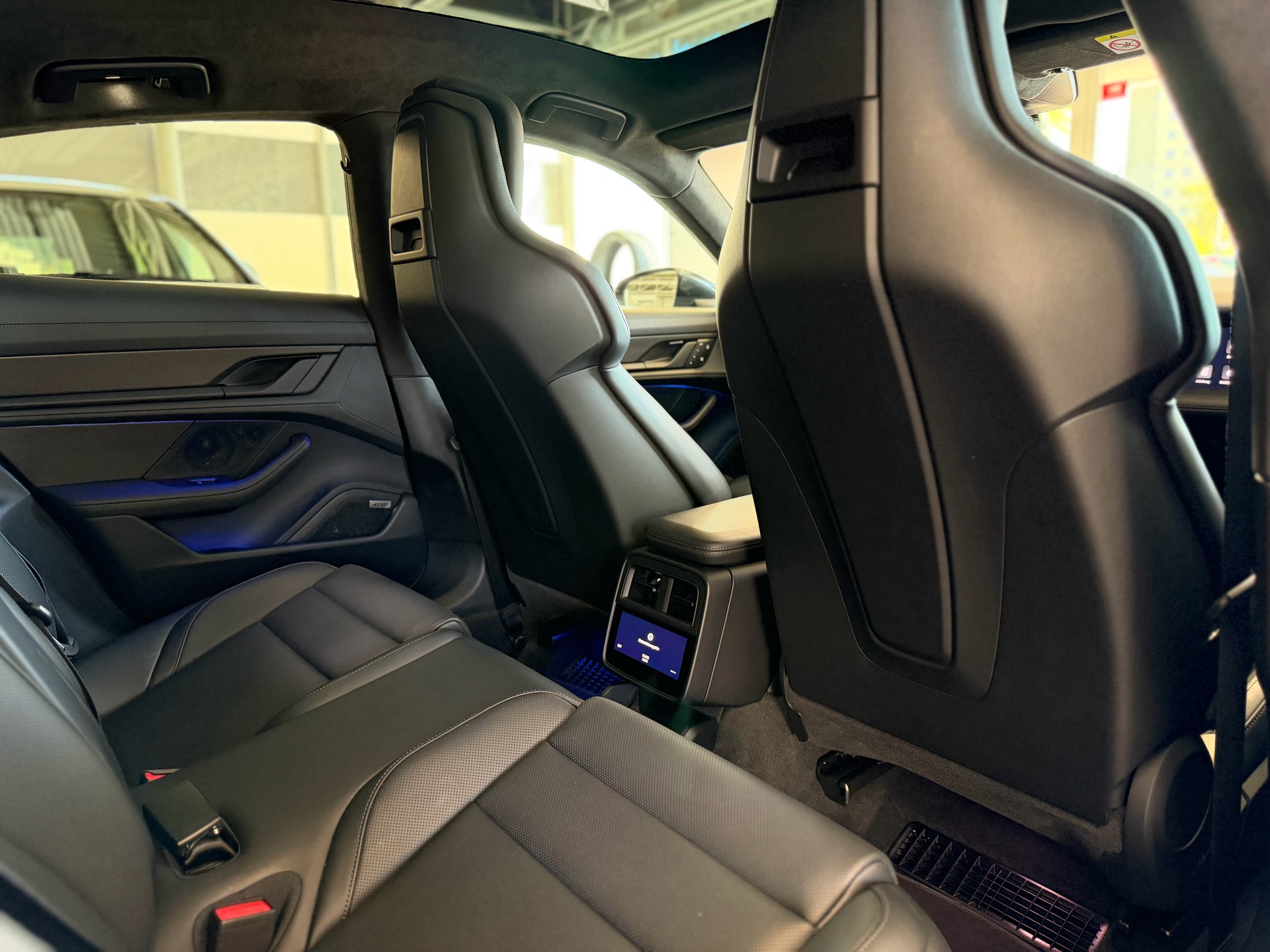 PORSCHE Taycan GTS | CH Swiss | Carbon | LED-Matrix | InnoDrive | 21" | 5 Sitzer | Panorama | PORSCHE GARANTIE |-image-30