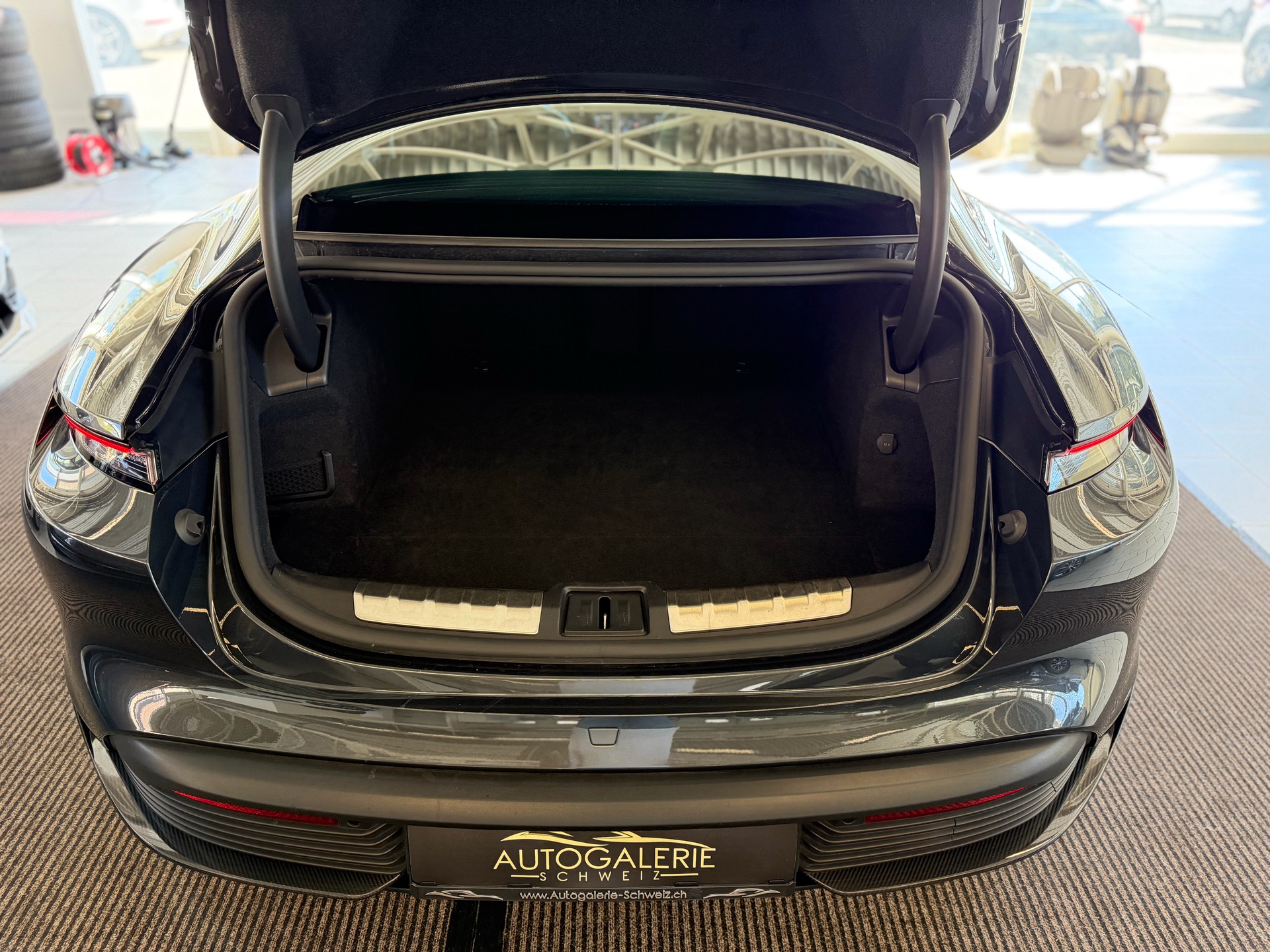 PORSCHE Taycan GTS | CH Swiss | Carbon | LED-Matrix | InnoDrive | 21" | 5 Sitzer | Panorama | PORSCHE GARANTIE |-image-27