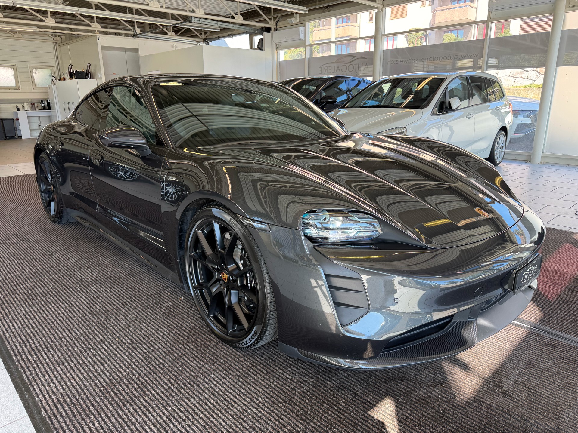 PORSCHE Taycan GTS | CH Swiss | Carbon | LED-Matrix | InnoDrive | 21" | 5 Sitzer | Panorama | PORSCHE GARANTIE |-image-37