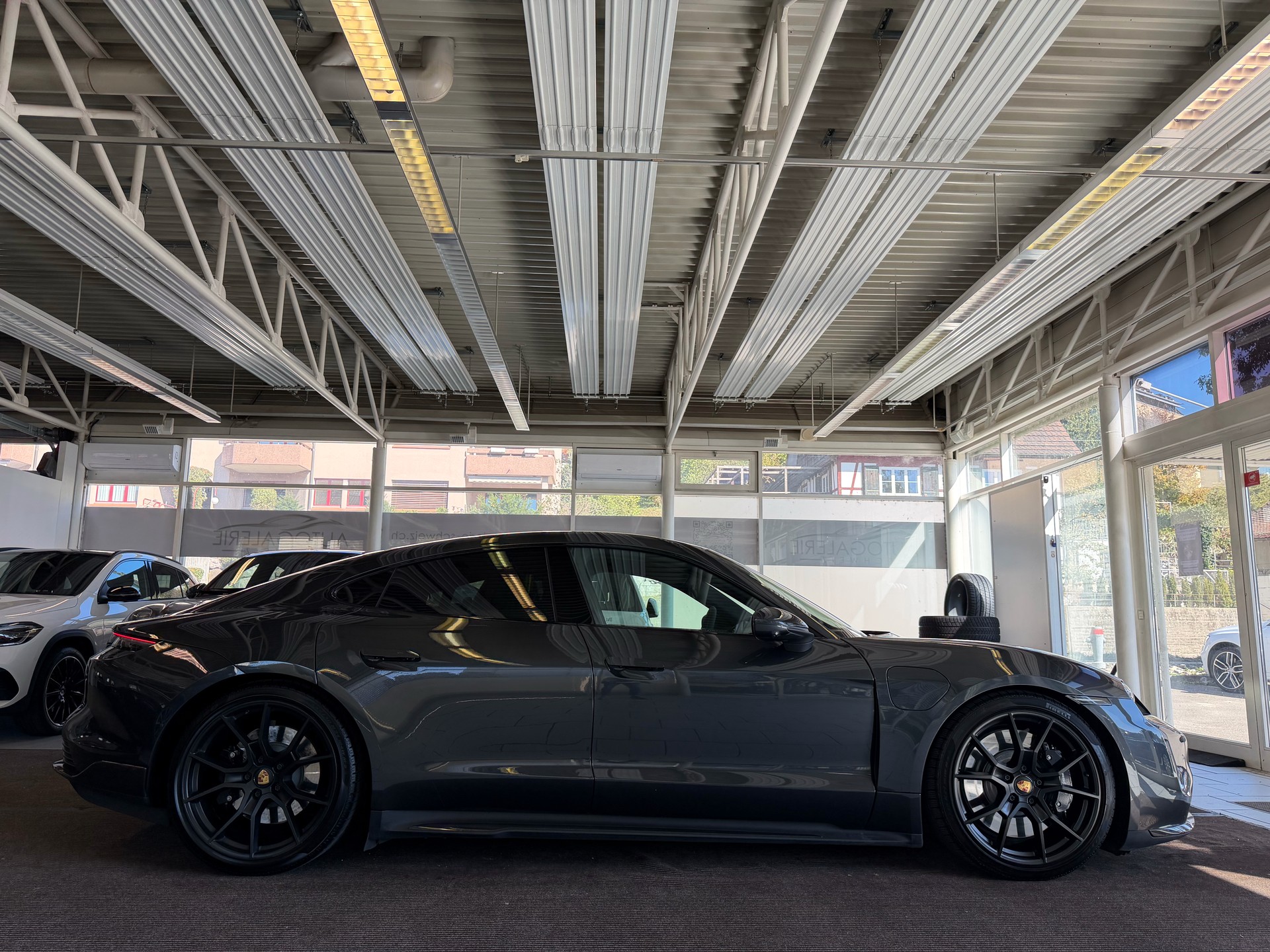 PORSCHE Taycan GTS | CH Swiss | Carbon | LED-Matrix | InnoDrive | 21" | 5 Sitzer | Panorama | PORSCHE GARANTIE |-image-29