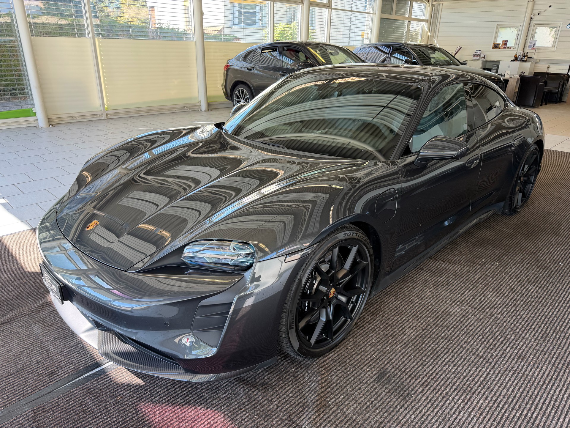 PORSCHE Taycan GTS | CH Swiss | Carbon | LED-Matrix | InnoDrive | 21" | 5 Sitzer | Panorama | PORSCHE GARANTIE |-image-8