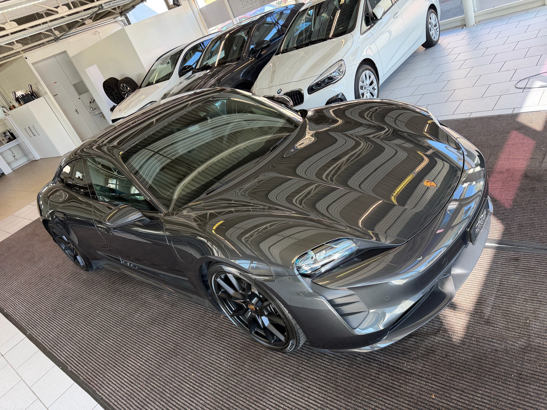 PORSCHE Taycan GTS | CH Swiss | Carbon | LED-Matrix | InnoDrive | 21" | 5 Sitzer | Panorama | PORSCHE GARANTIE |-image-38