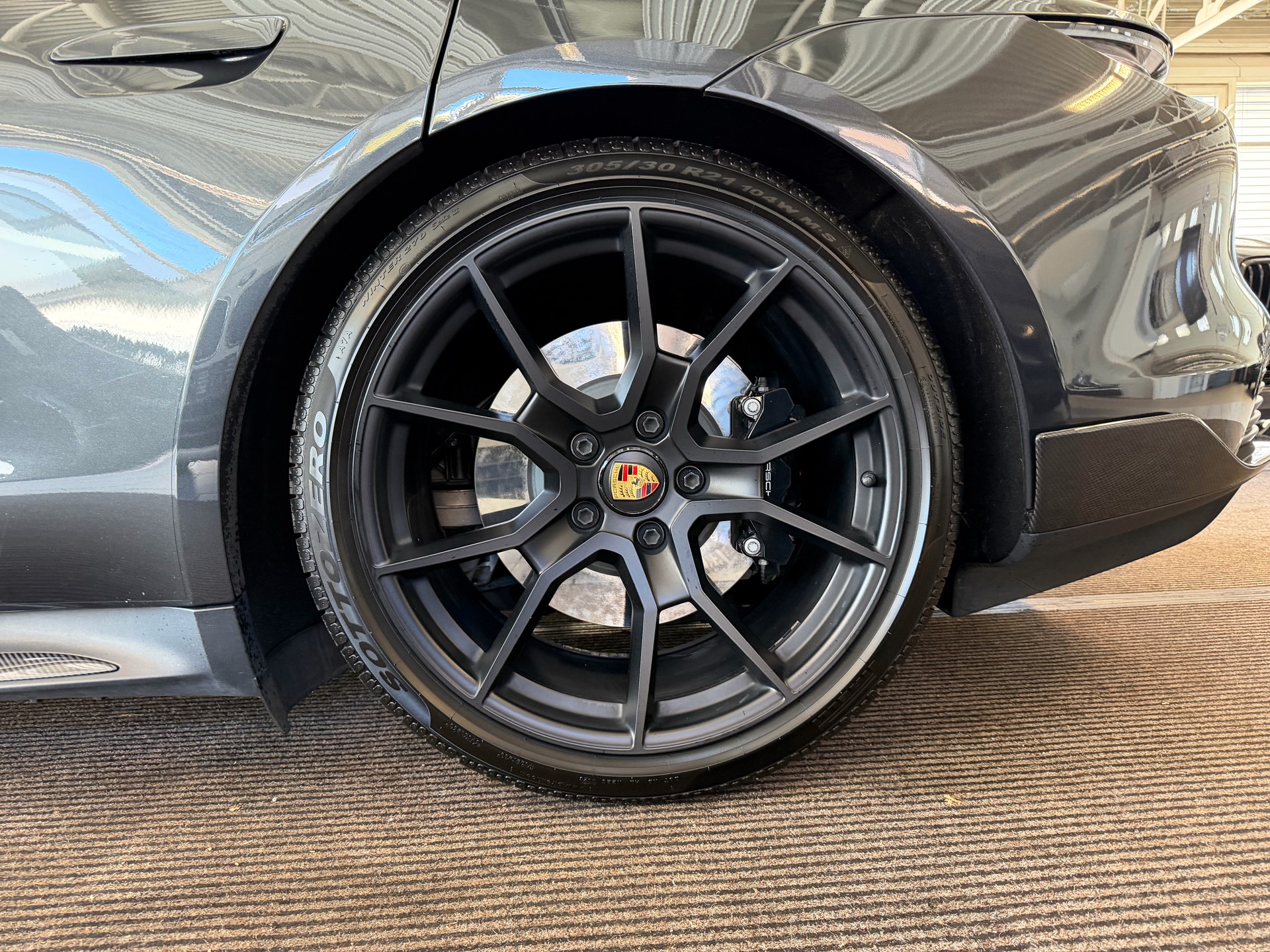 PORSCHE Taycan GTS | CH Swiss | Carbon | LED-Matrix | InnoDrive | 21" | 5 Sitzer | Panorama | PORSCHE GARANTIE |-image-10