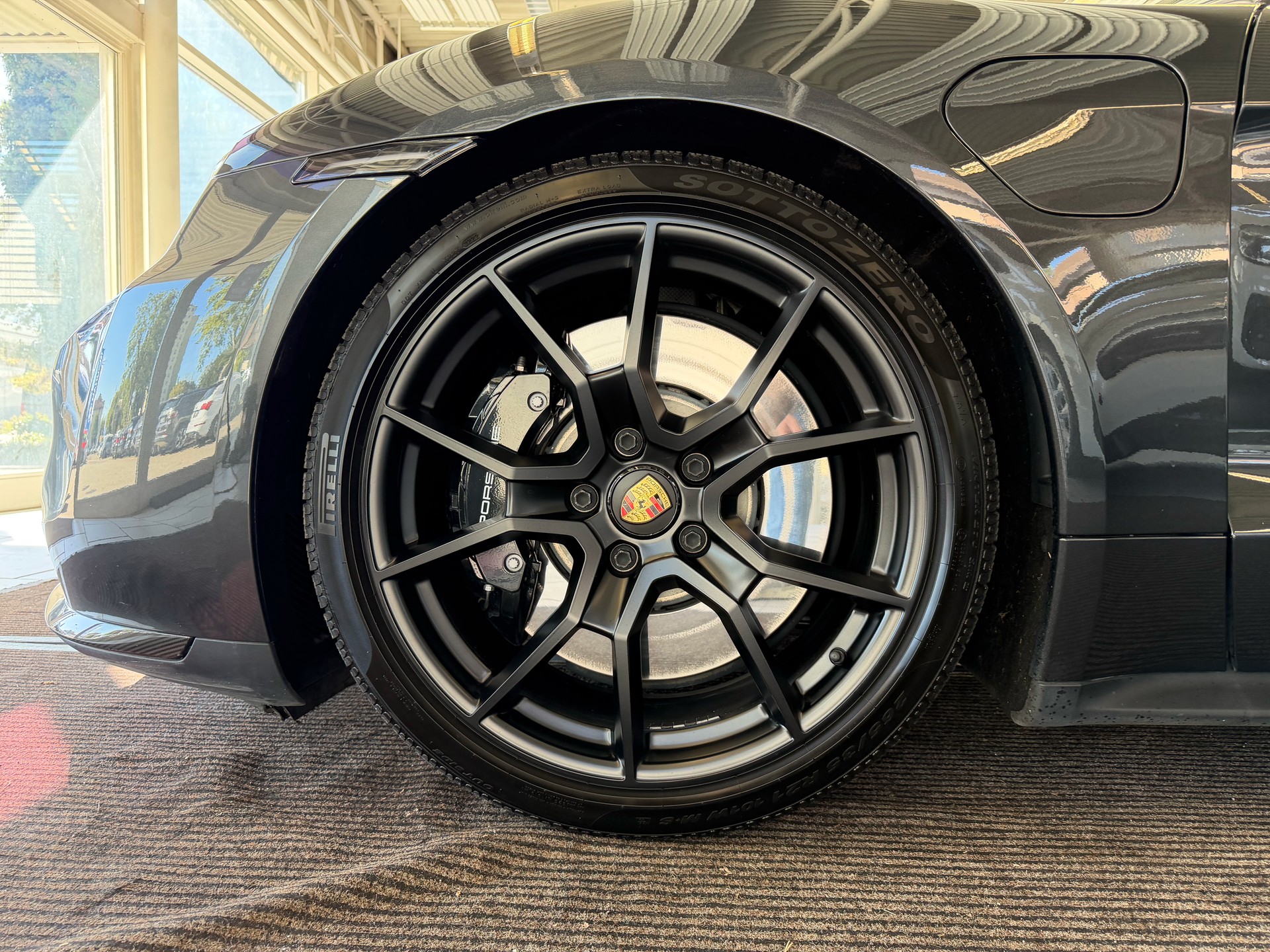PORSCHE Taycan GTS | CH Swiss | Carbon | LED-Matrix | InnoDrive | 21" | 5 Sitzer | Panorama | PORSCHE GARANTIE |-image-9