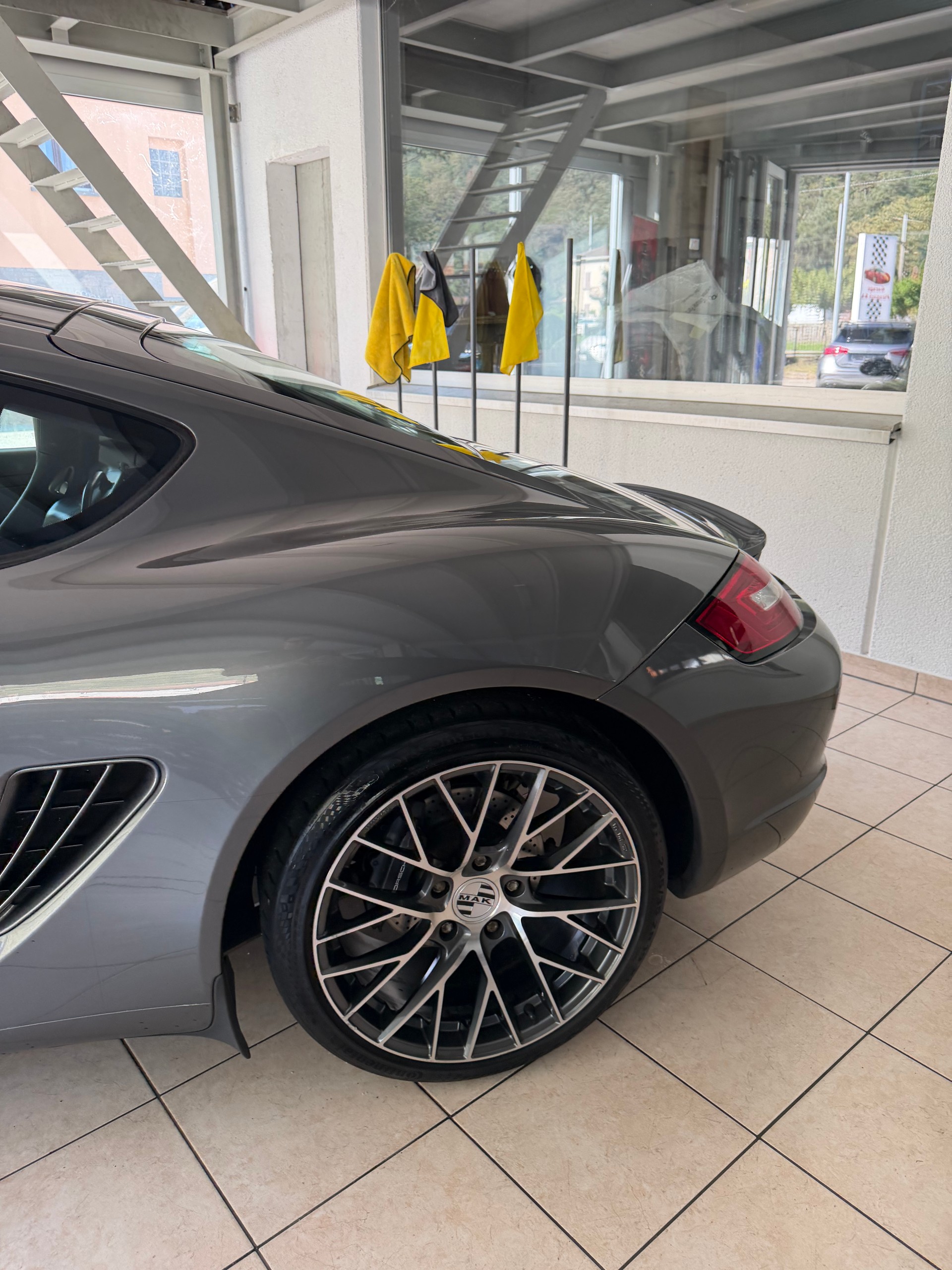PORSCHE Cayman 2.7-image-3