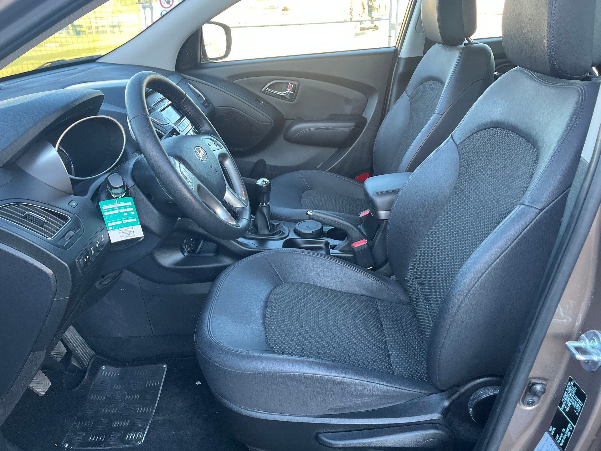 HYUNDAI iX 35 2.0 Premium 4WD-image-11