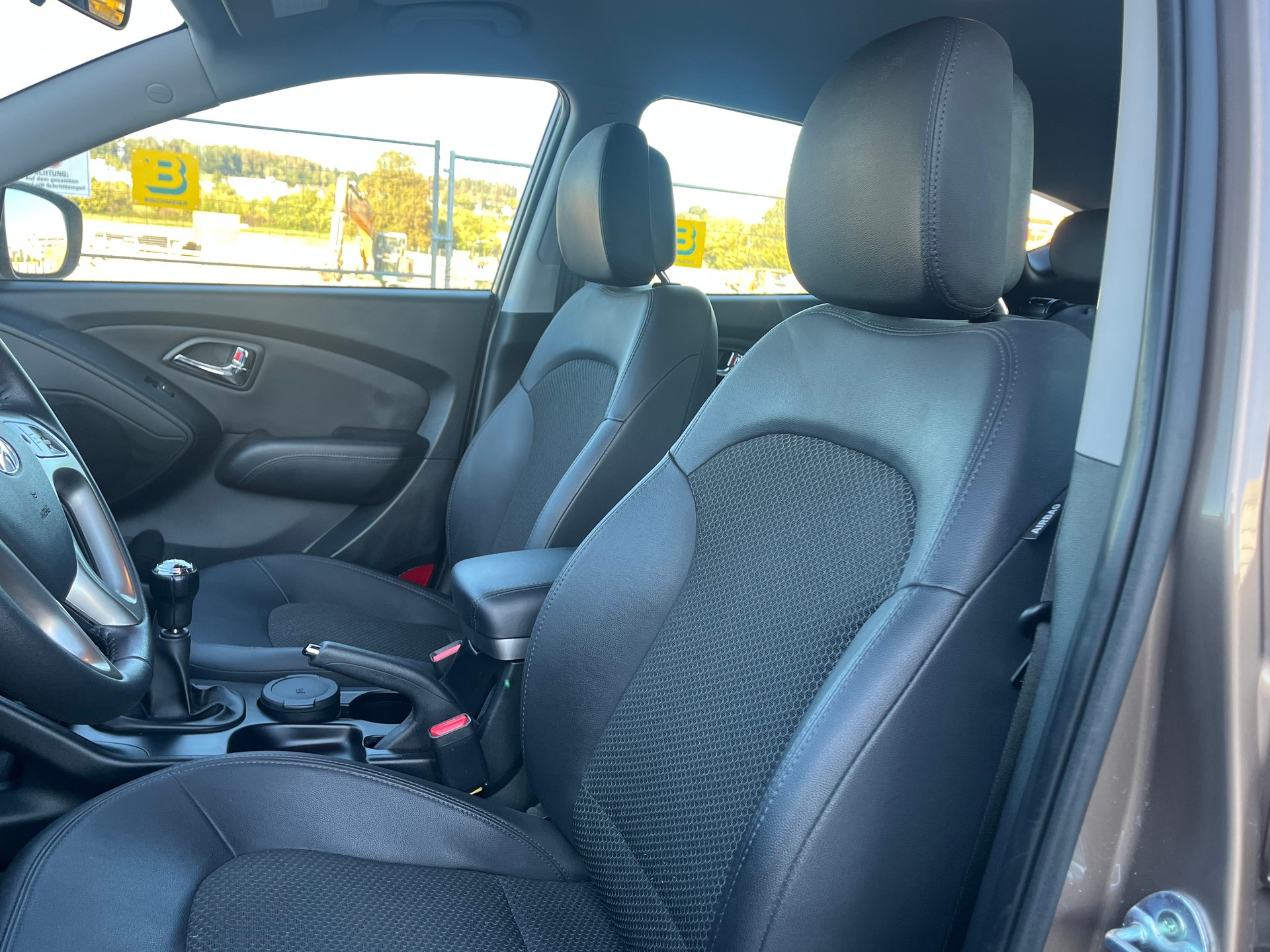 HYUNDAI iX 35 2.0 Premium 4WD-image-12