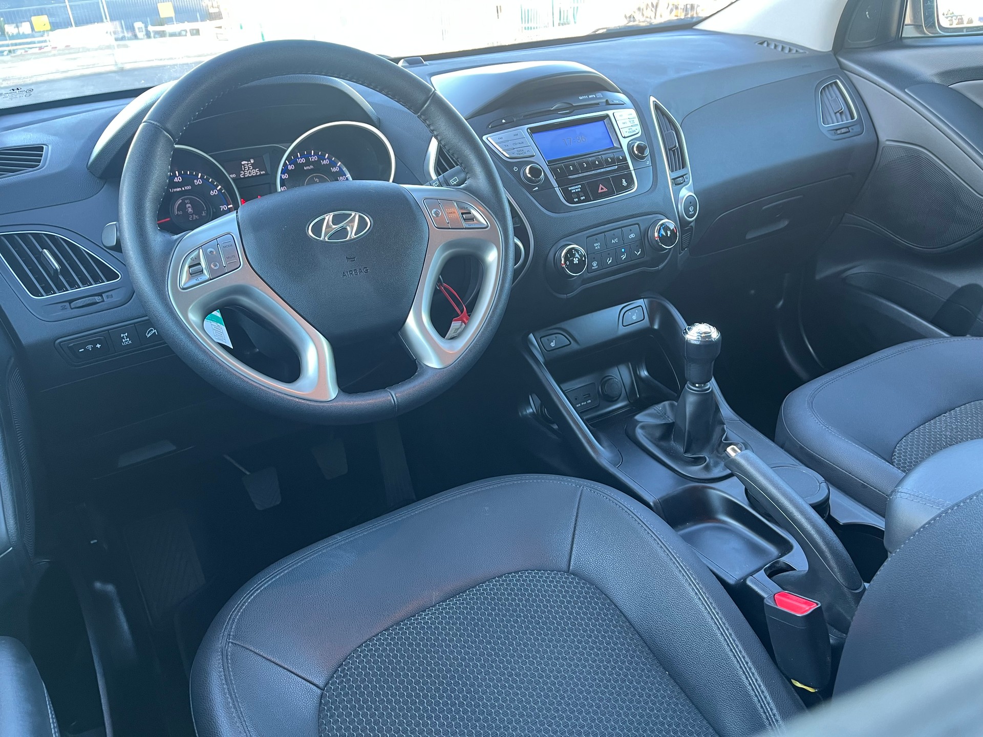 HYUNDAI iX 35 2.0 Premium 4WD-image-10